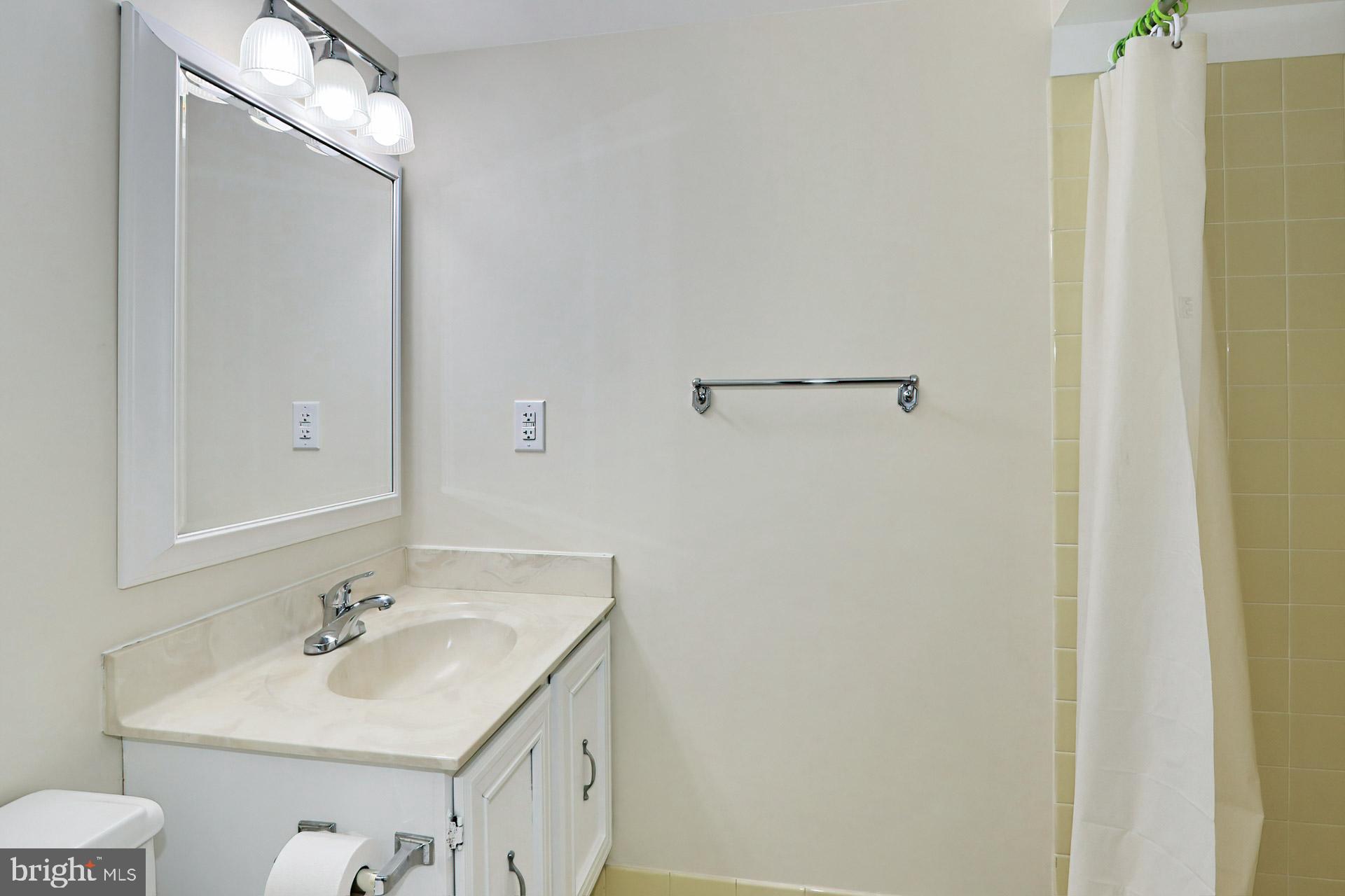 BURKE CENTRE - Residential Lease