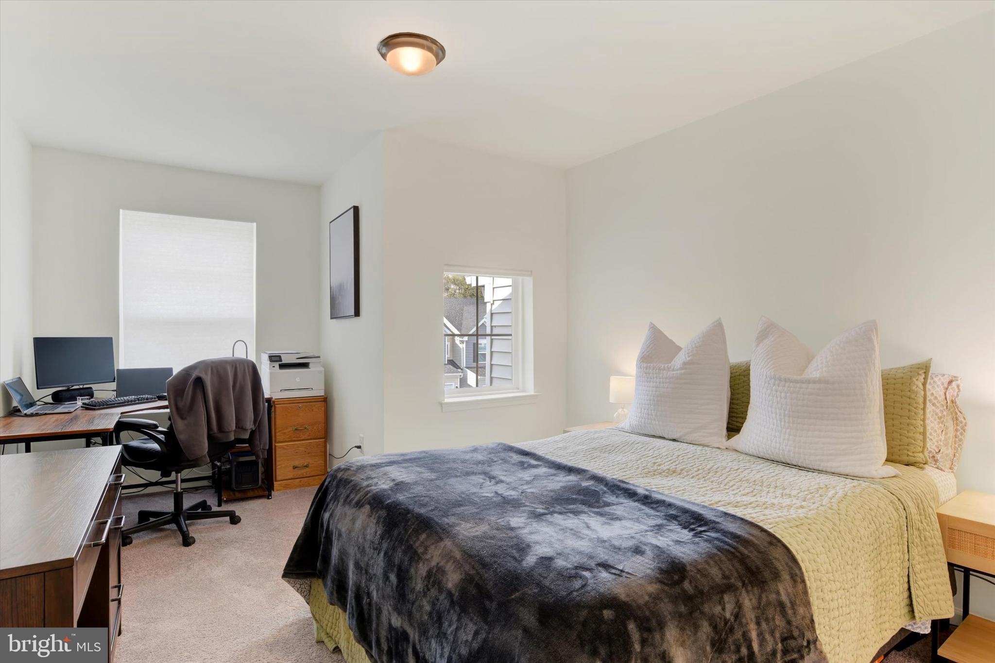 EASTVALE GROVE - Residential