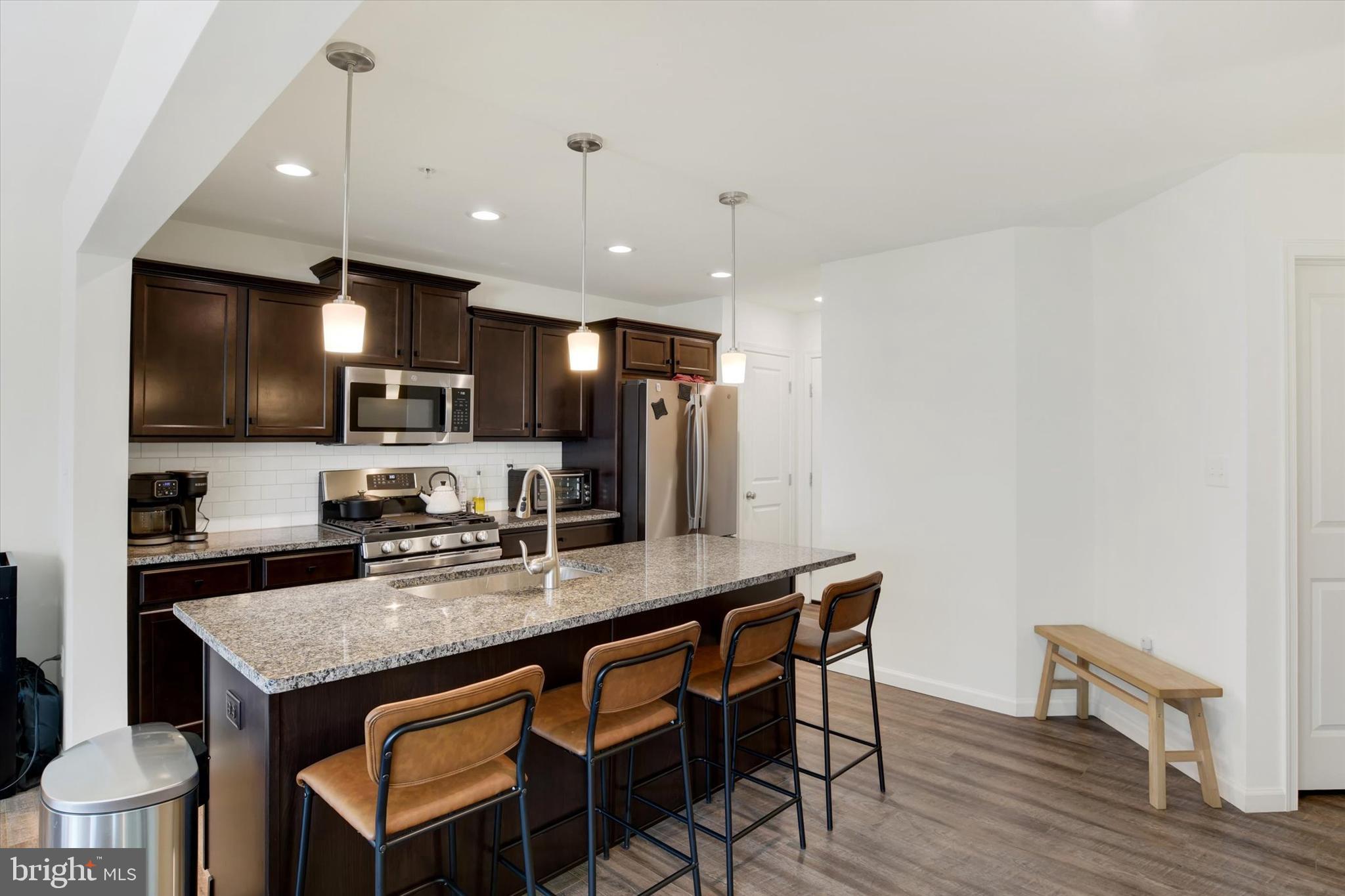 EASTVALE GROVE - Residential