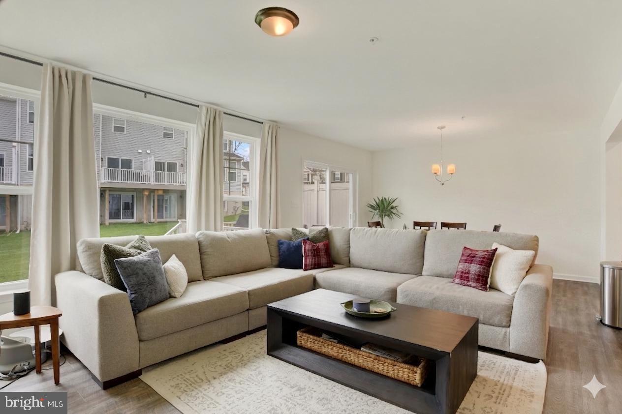 EASTVALE GROVE - Residential