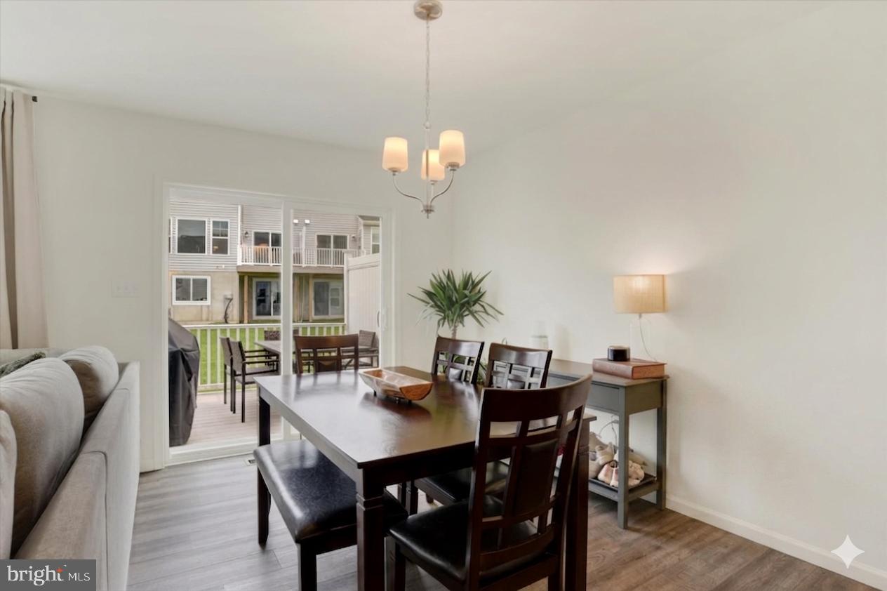 EASTVALE GROVE - Residential