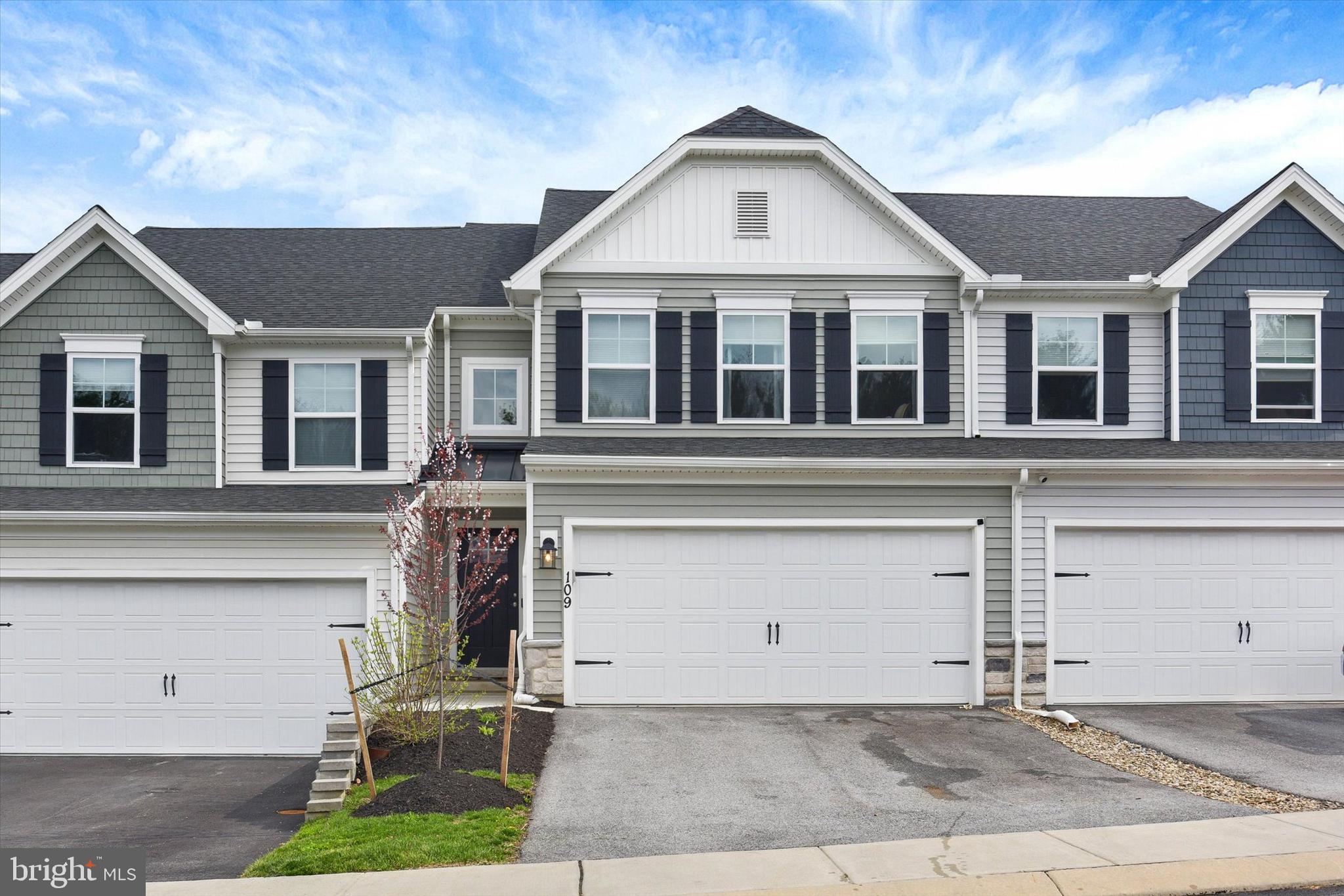 EASTVALE GROVE - Residential