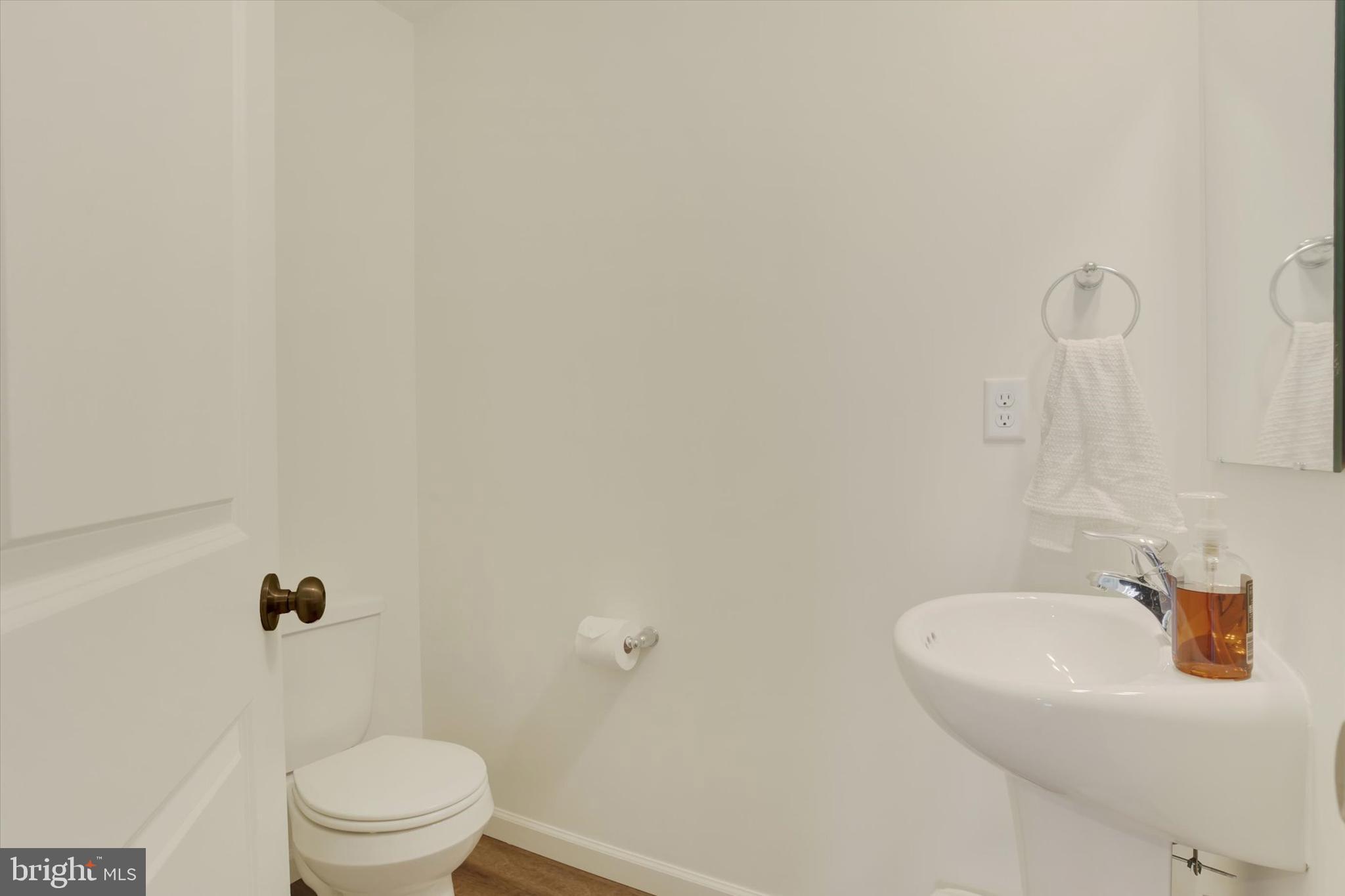 EASTVALE GROVE - Residential