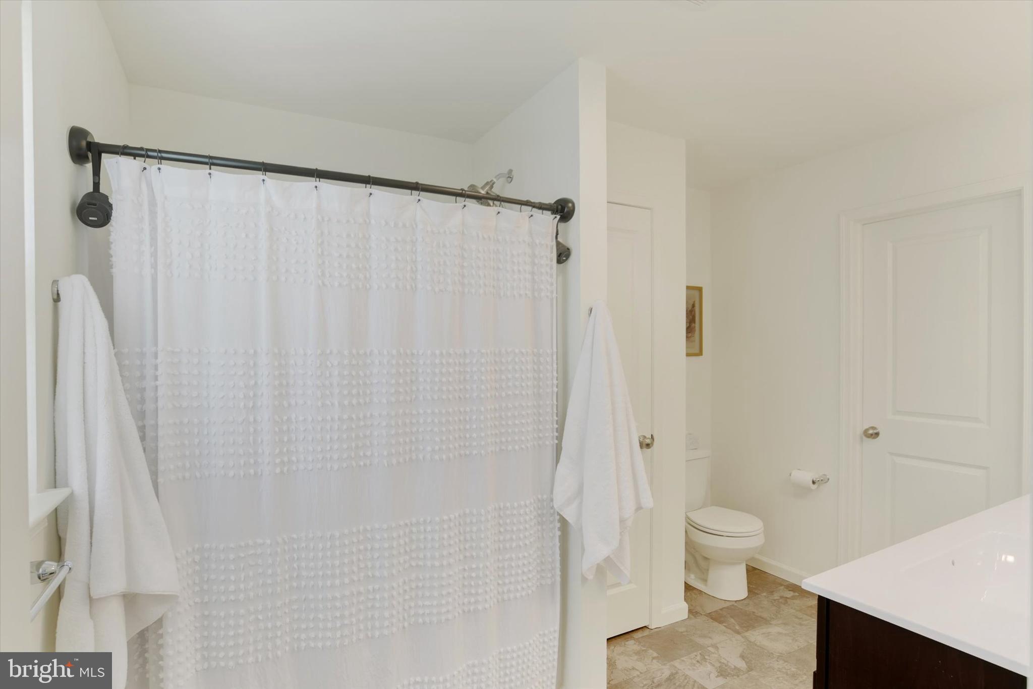 EASTVALE GROVE - Residential