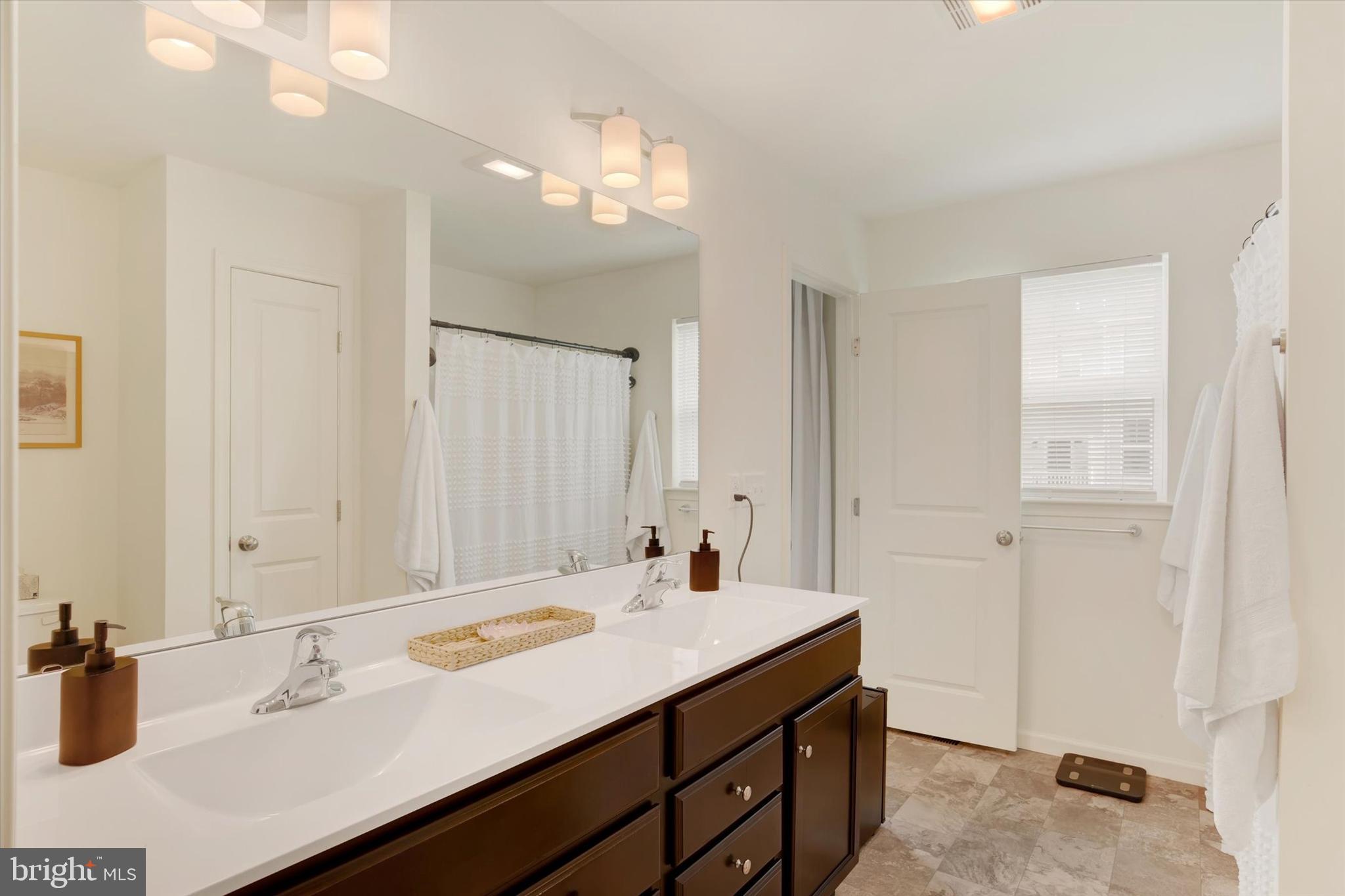 EASTVALE GROVE - Residential