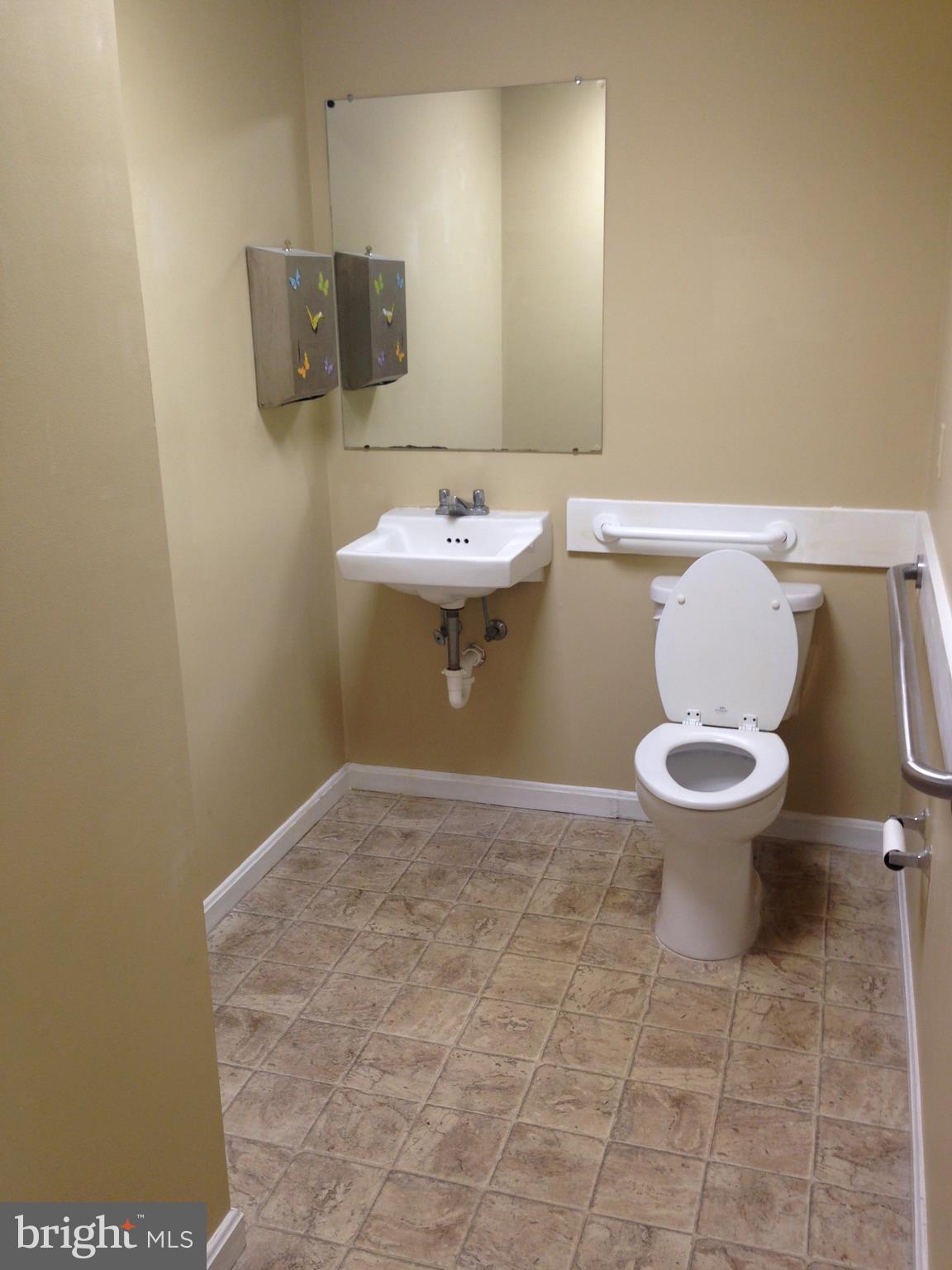 AMBER MEADOWS PROFESSIONAL BUILDING - Commercial Lease