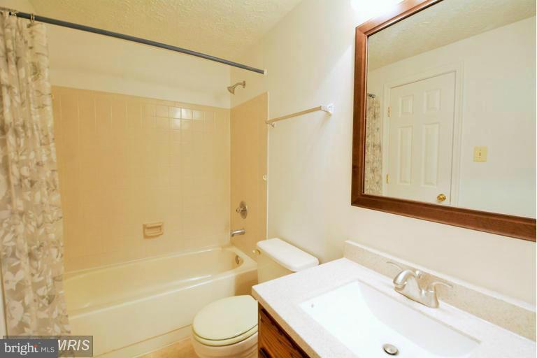 VILLA DEL REY - Residential Lease