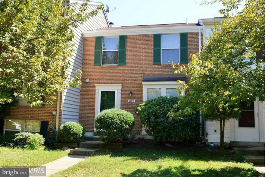 Nice & clean 2 large bedrooms townhouse, a lot parking spaces, great location, minutes to Metro/VRE station, major highways, mall, shopping centers. lowest rent in Springfield. Rent included HOA fee, trash removal.