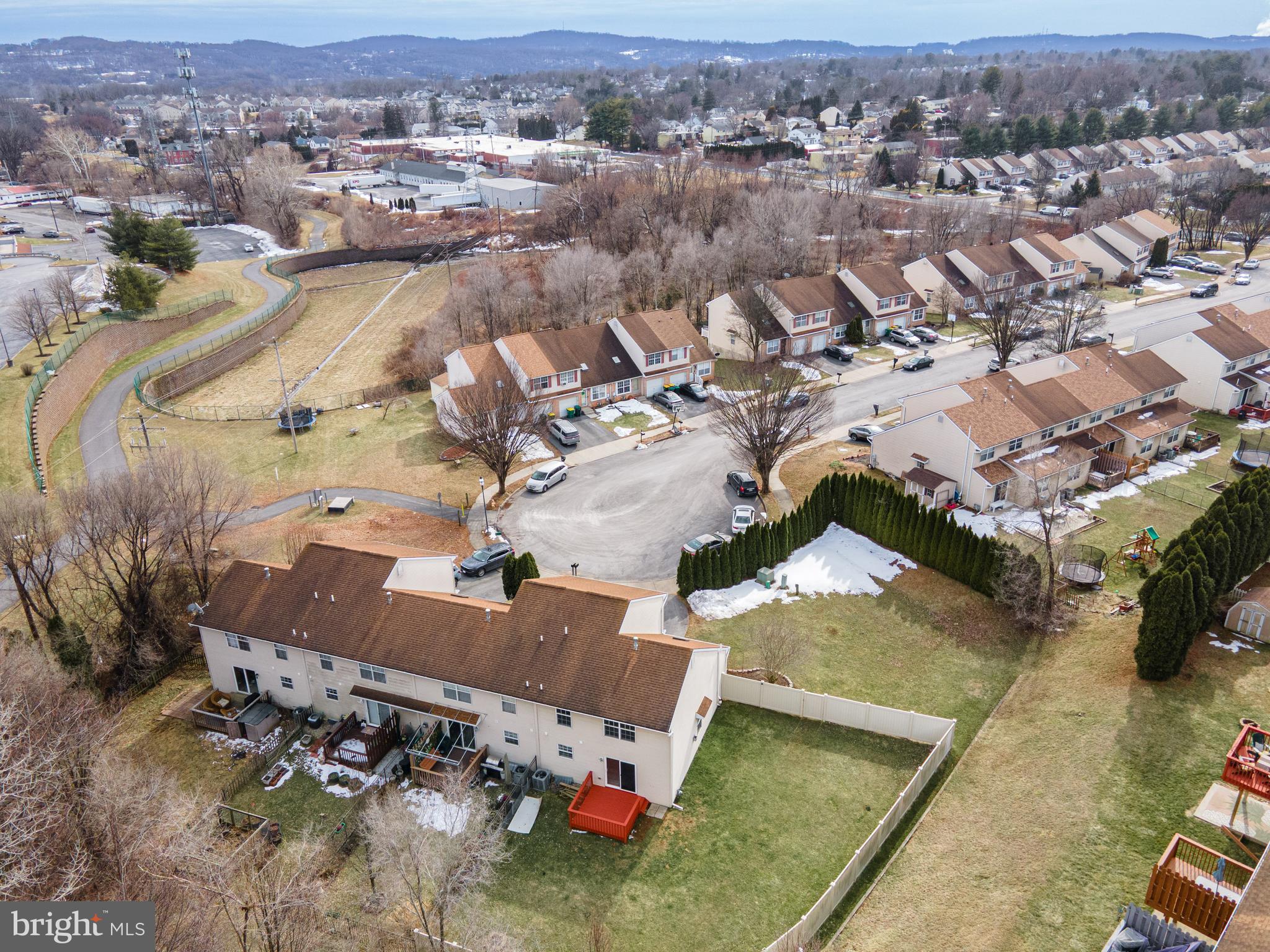 VICTORIA SQUARE - Residential