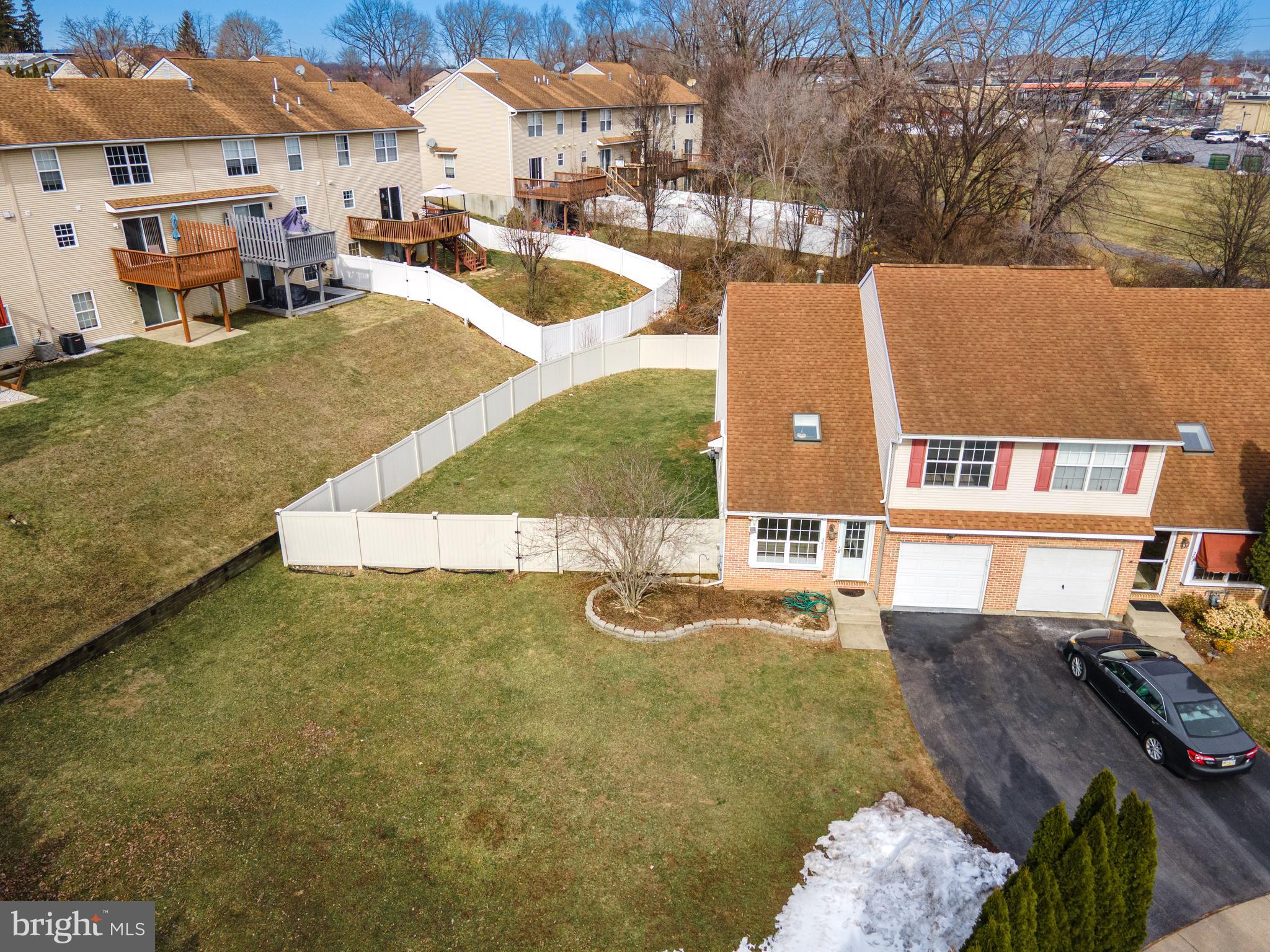 VICTORIA SQUARE - Residential