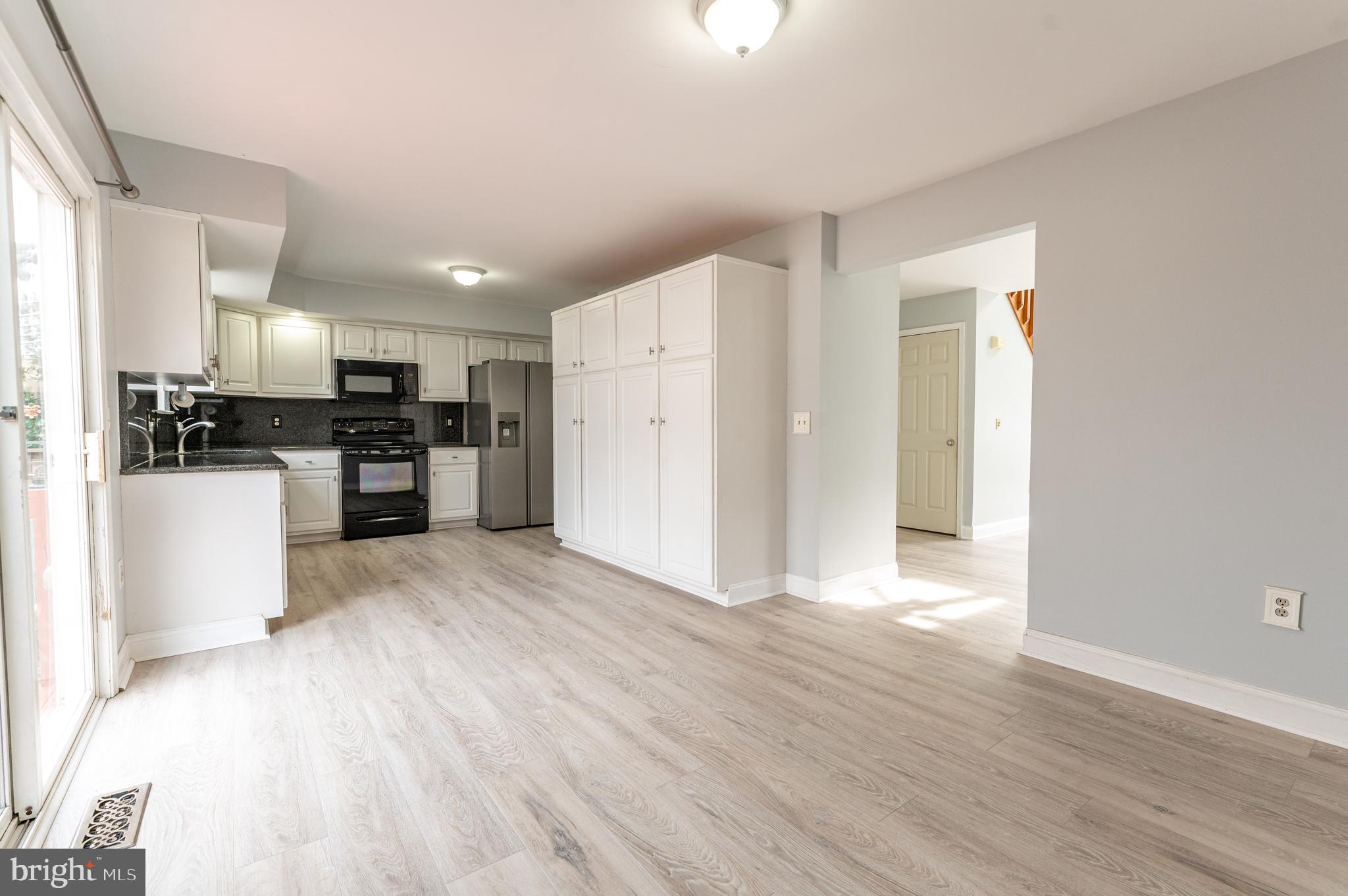 VICTORIA SQUARE - Residential