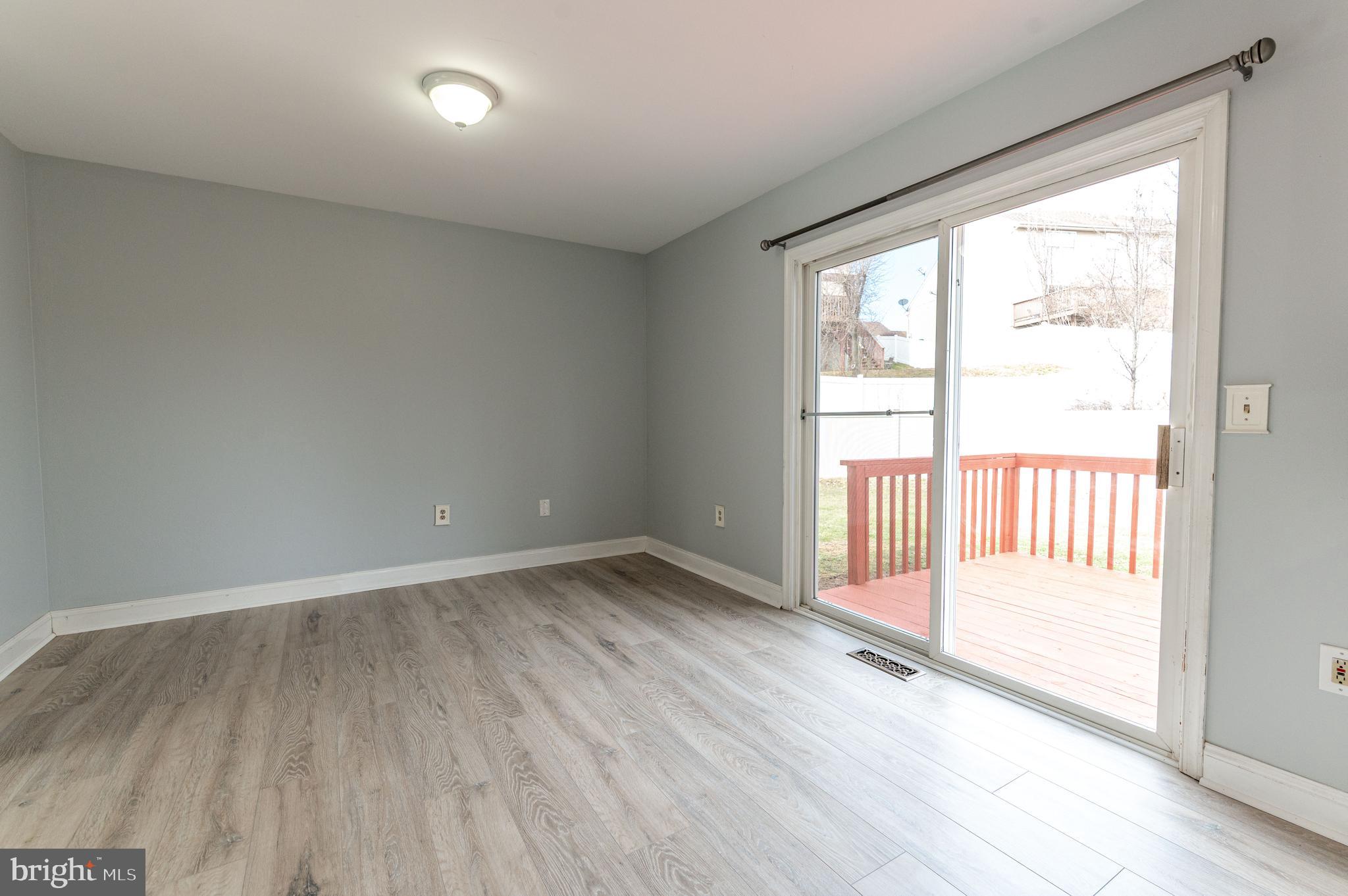 VICTORIA SQUARE - Residential