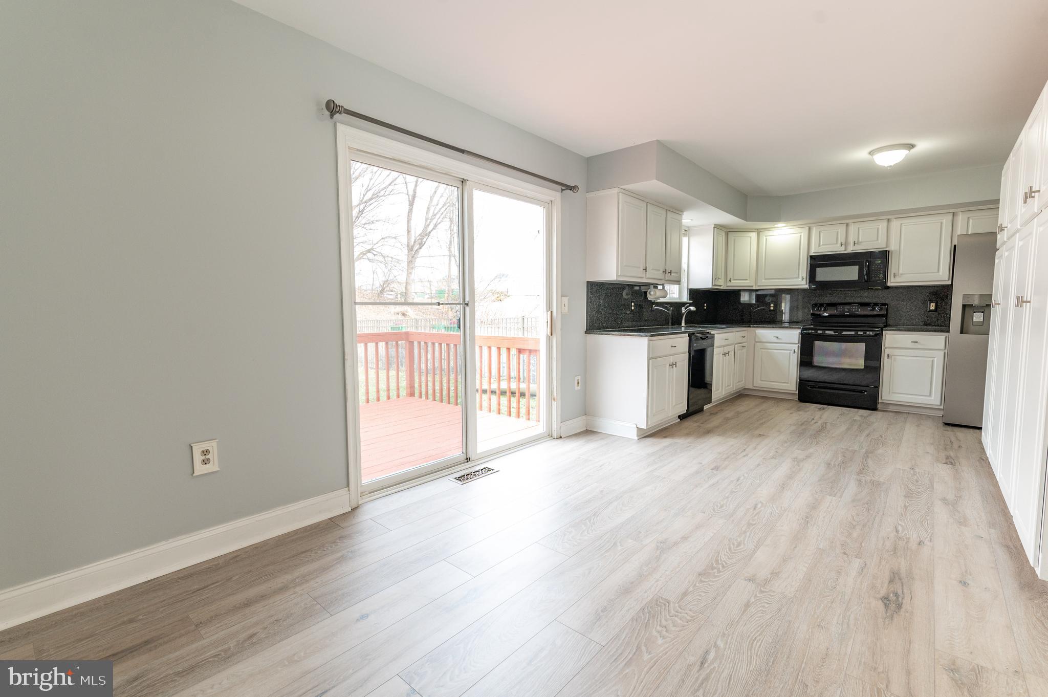 VICTORIA SQUARE - Residential