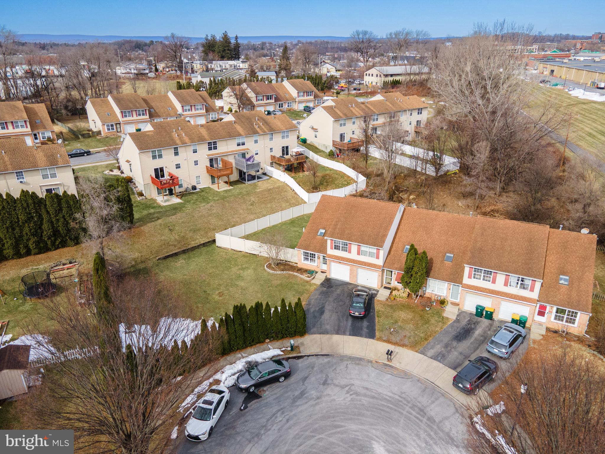 VICTORIA SQUARE - Residential