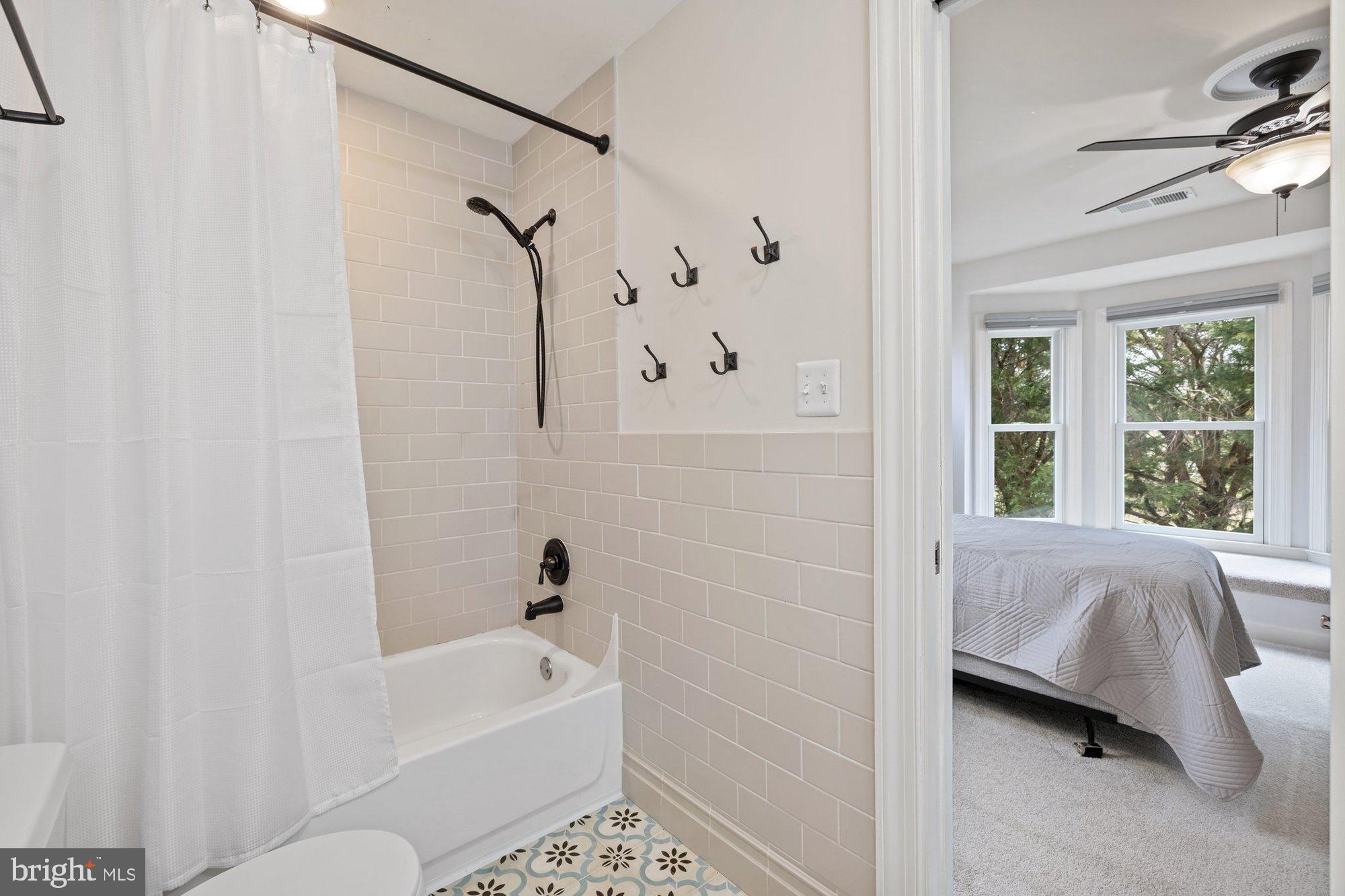 MANORS AT WOLF TRAP - Residential