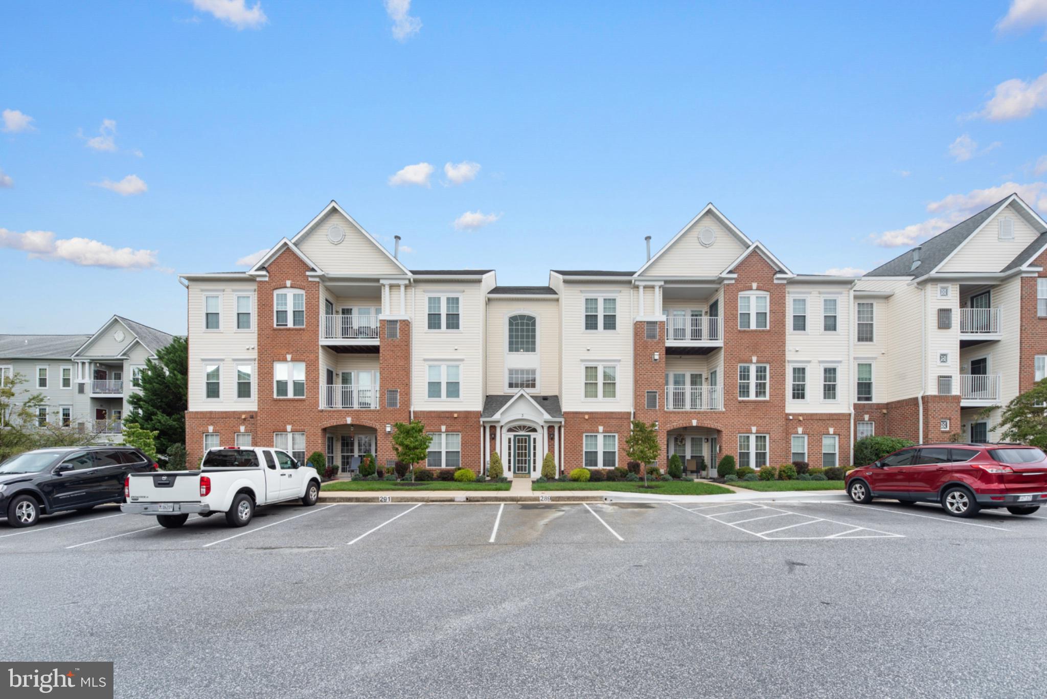 3 BROOK FARM COURT 3H
