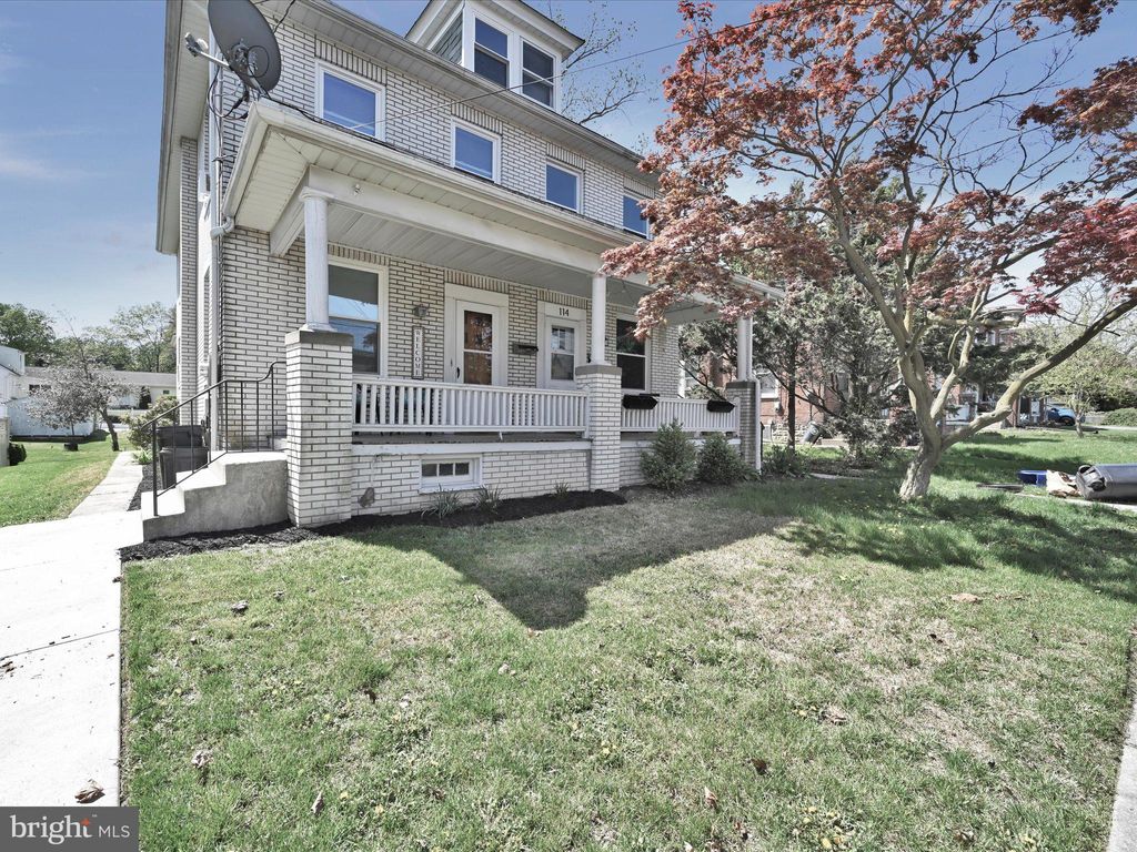 Photo of 112 N POPLAR ST, ELIZABETHTOWN, PA 17022 (MLS # PALA2033666)