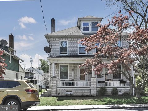 Photo of 112 N POPLAR ST, ELIZABETHTOWN, PA 17022 (MLS # PALA2033666)