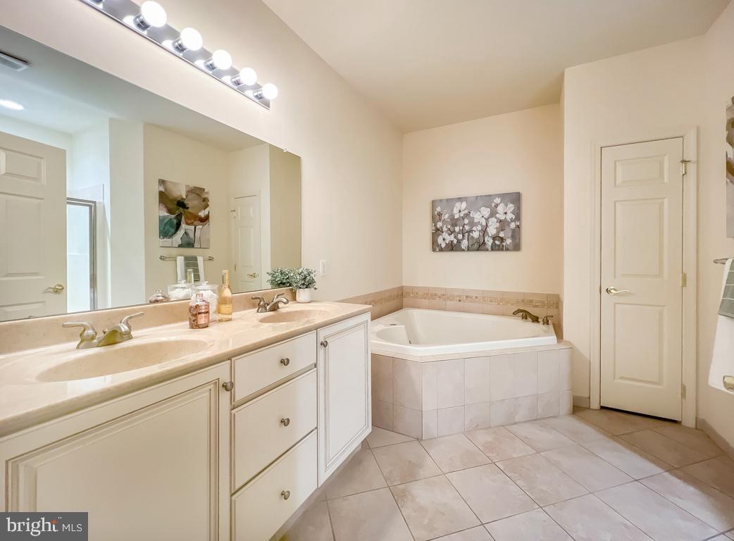 VILLAS OF NEWTOWN - Residential