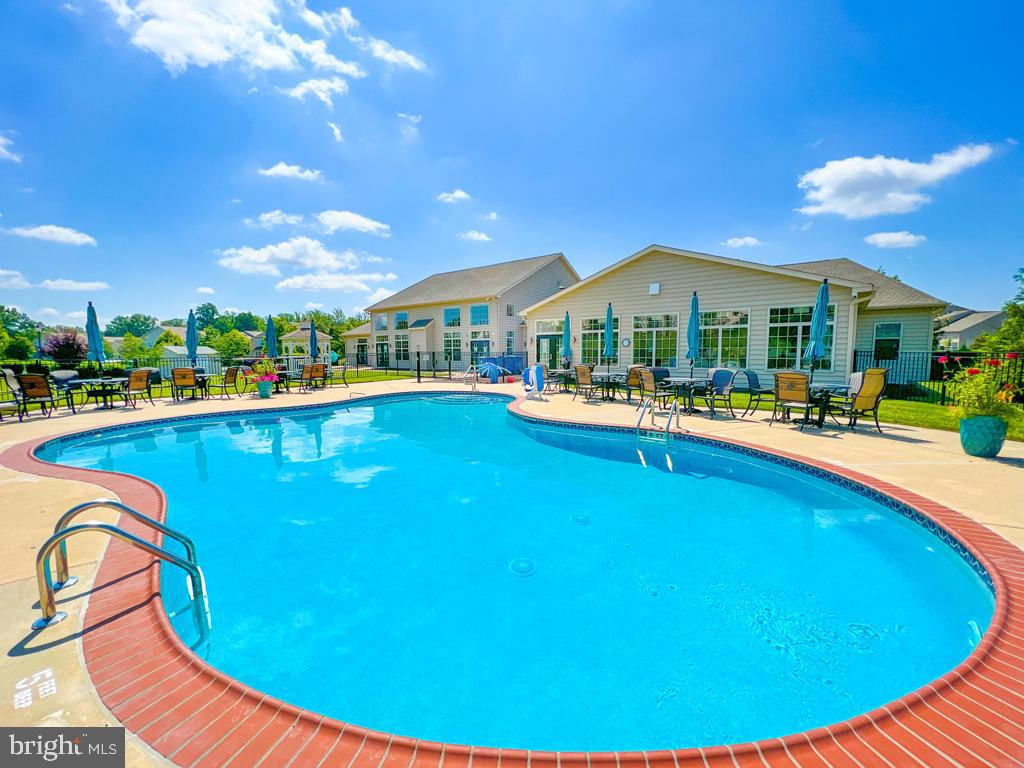 VILLAS OF NEWTOWN - Residential