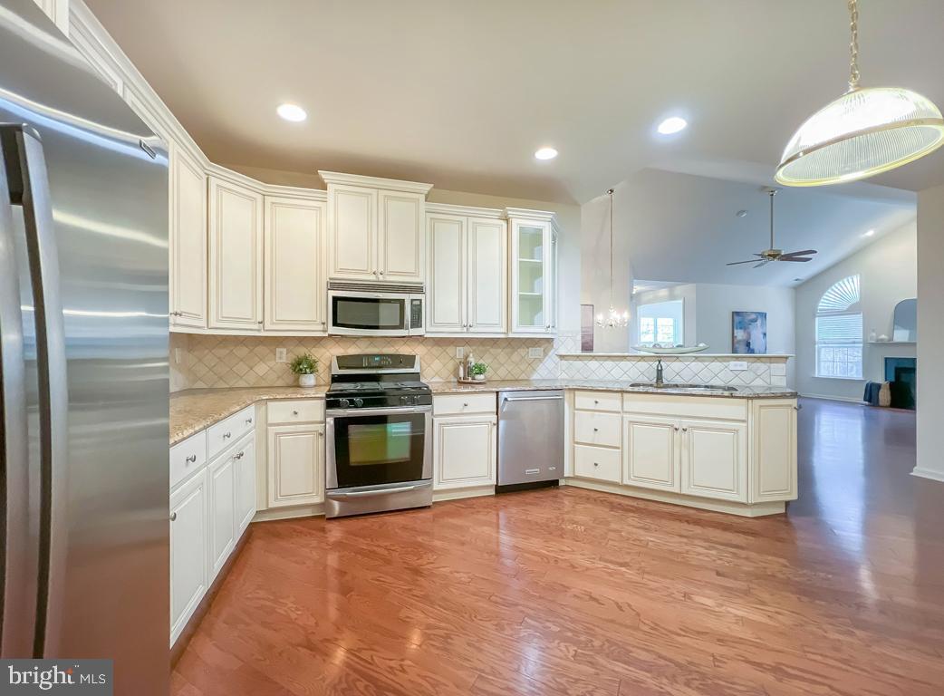 VILLAS OF NEWTOWN - Residential