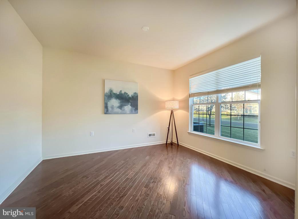 VILLAS OF NEWTOWN - Residential