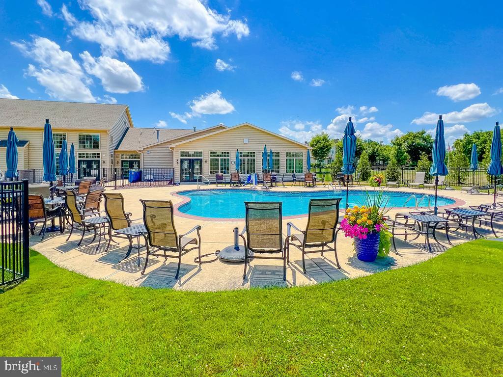 VILLAS OF NEWTOWN - Residential