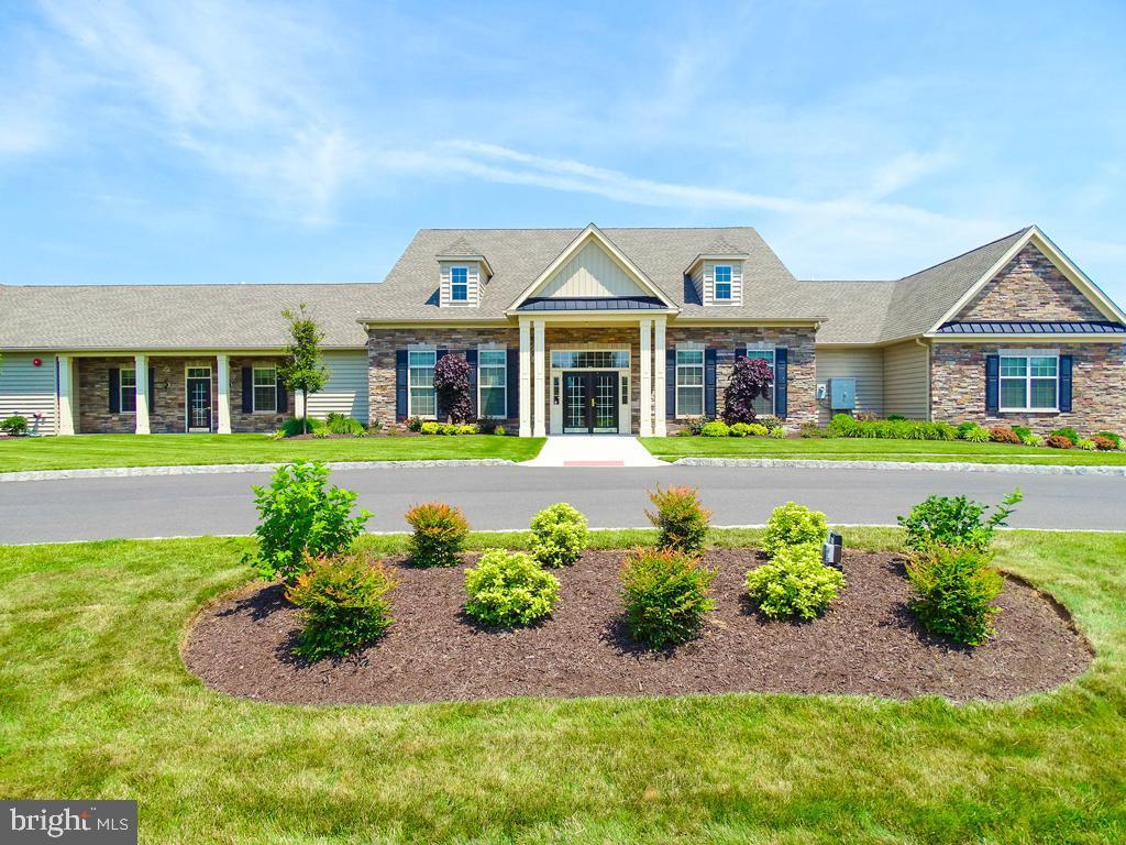 VILLAS OF NEWTOWN - Residential