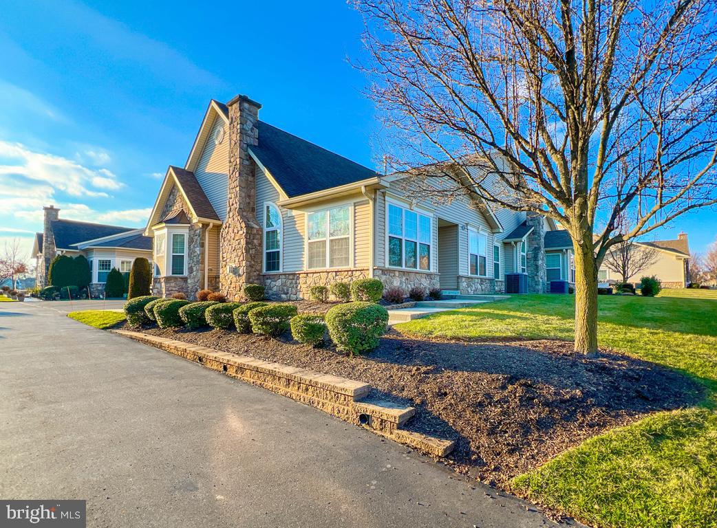 VILLAS OF NEWTOWN - Residential