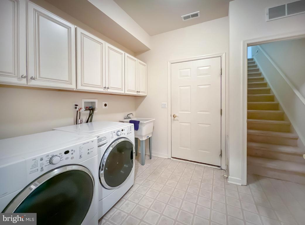 VILLAS OF NEWTOWN - Residential