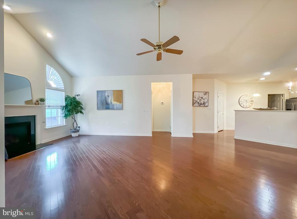 VILLAS OF NEWTOWN - Residential