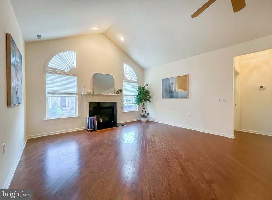 VILLAS OF NEWTOWN - Residential