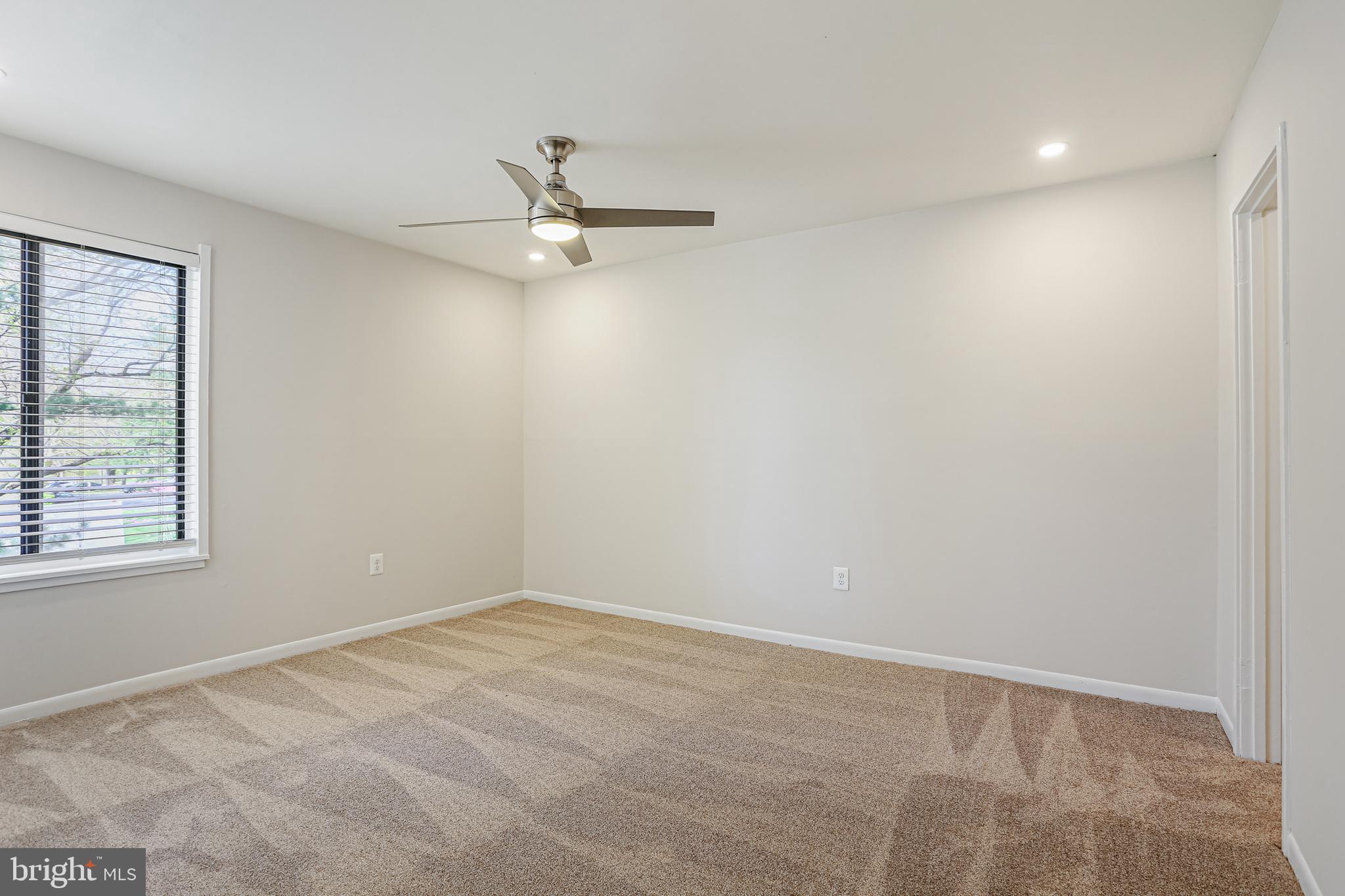 VOM VILLAGE CENTER - Residential Lease