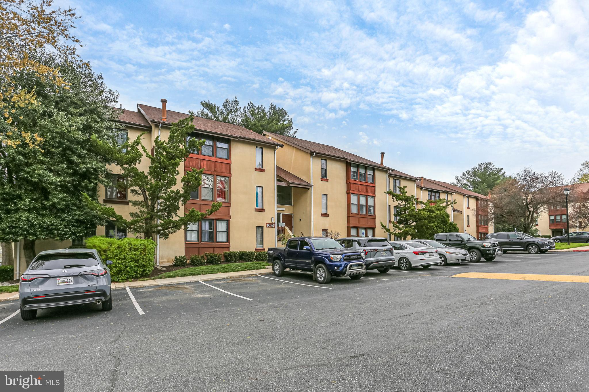 VOM VILLAGE CENTER - Residential Lease