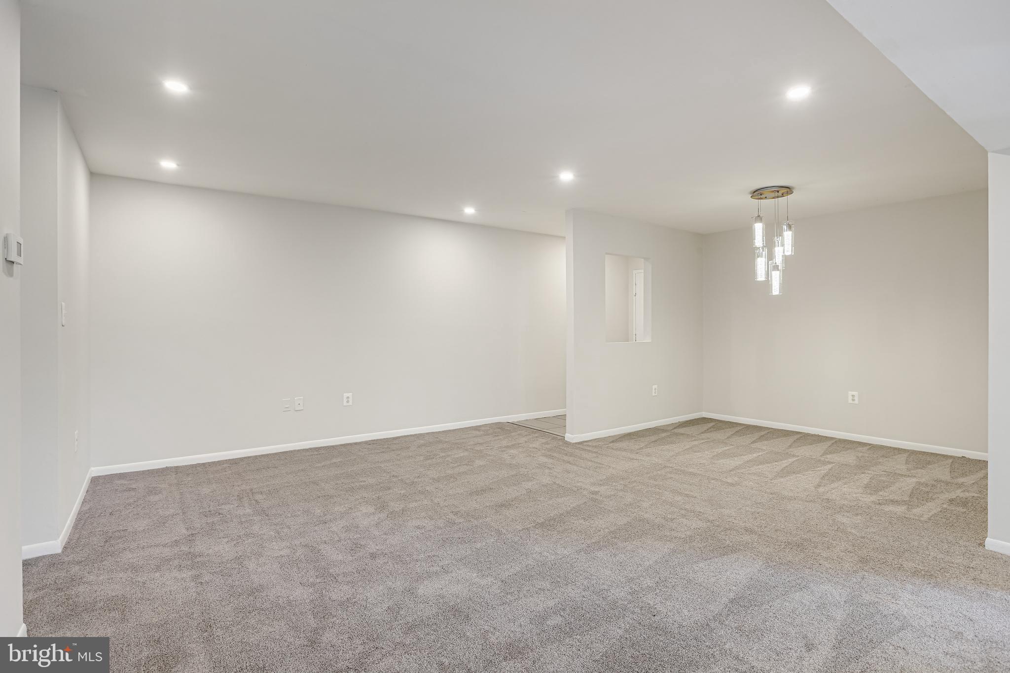 VOM VILLAGE CENTER - Residential Lease