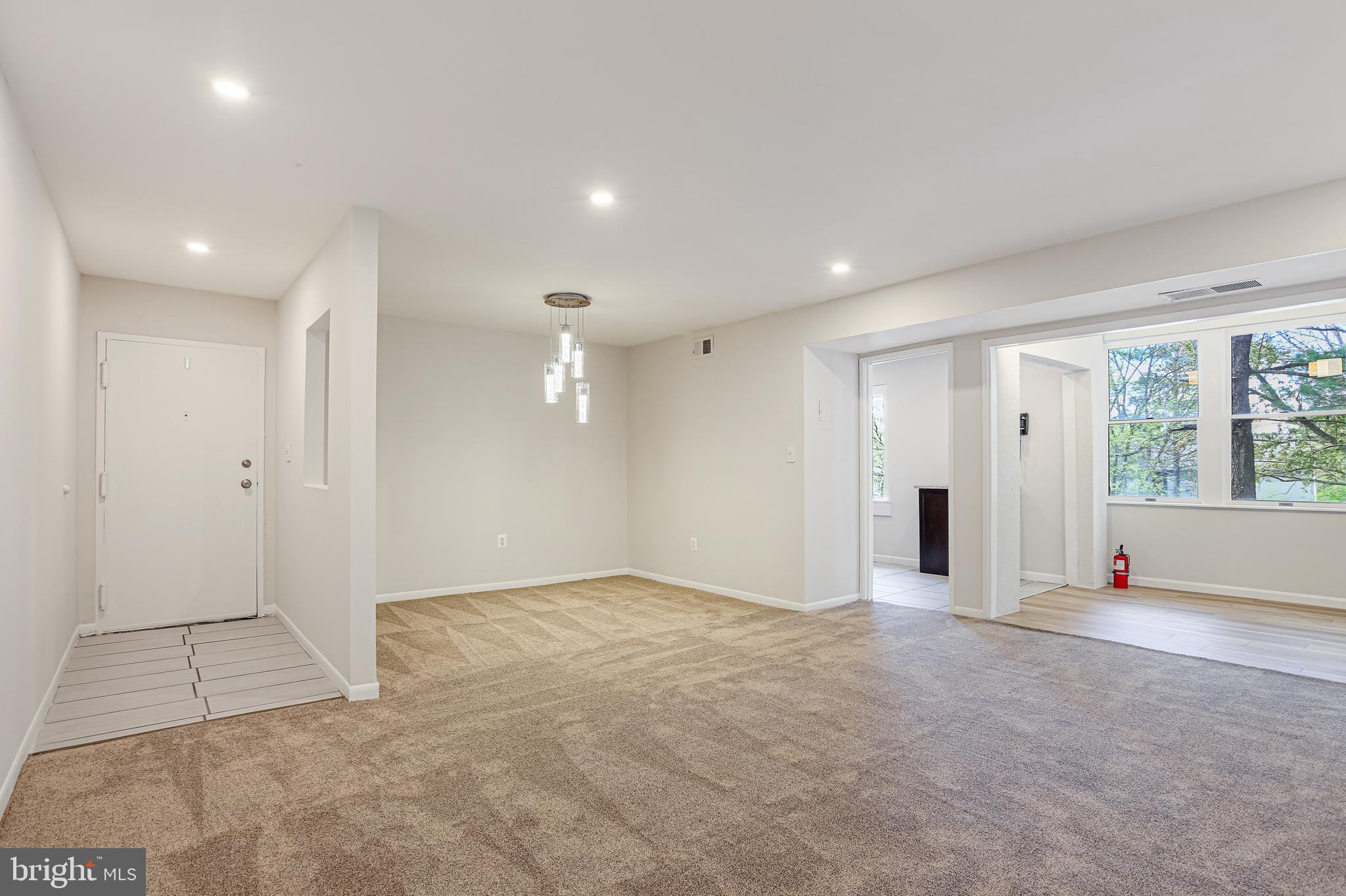 VOM VILLAGE CENTER - Residential Lease