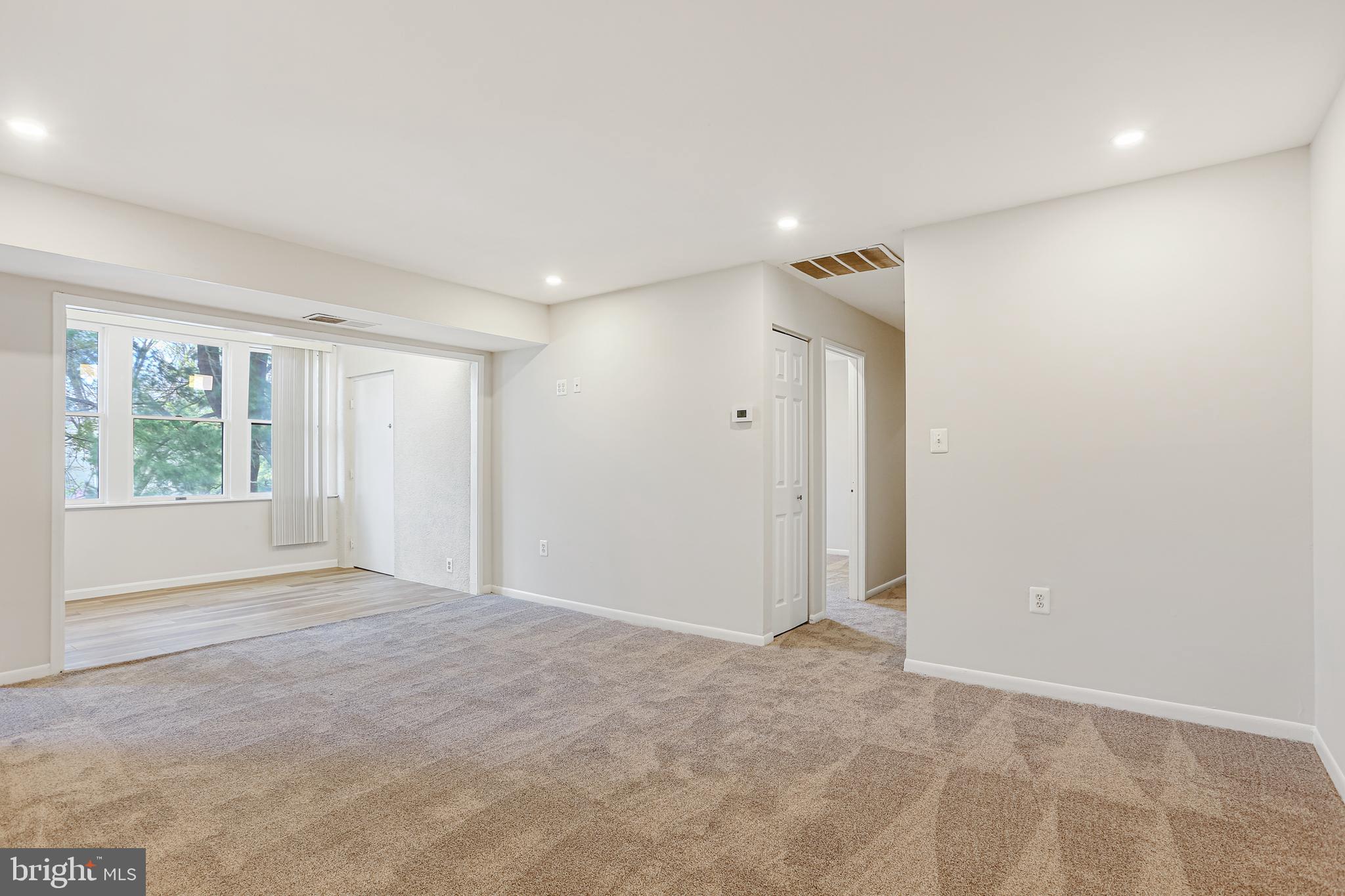 VOM VILLAGE CENTER - Residential Lease