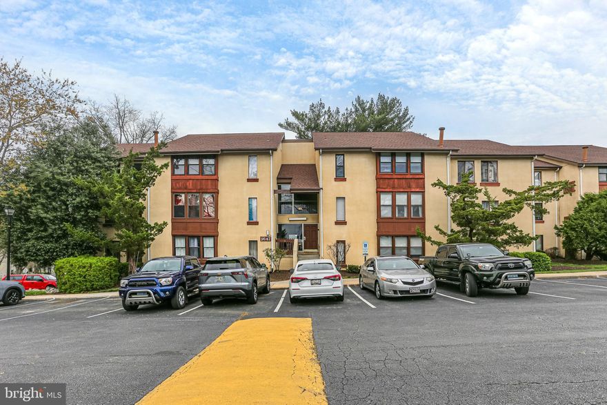 This 2 bedroom 1.5 bath unit has fresh paint, new flooring and more.  Close to public transportation, Hiking/Jogging/Biking Trails and Shopping Centers. Easy commute to Fort Meade and DC.