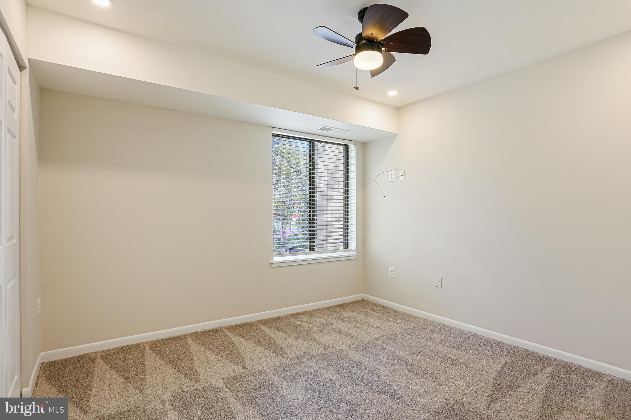 VOM VILLAGE CENTER - Residential Lease