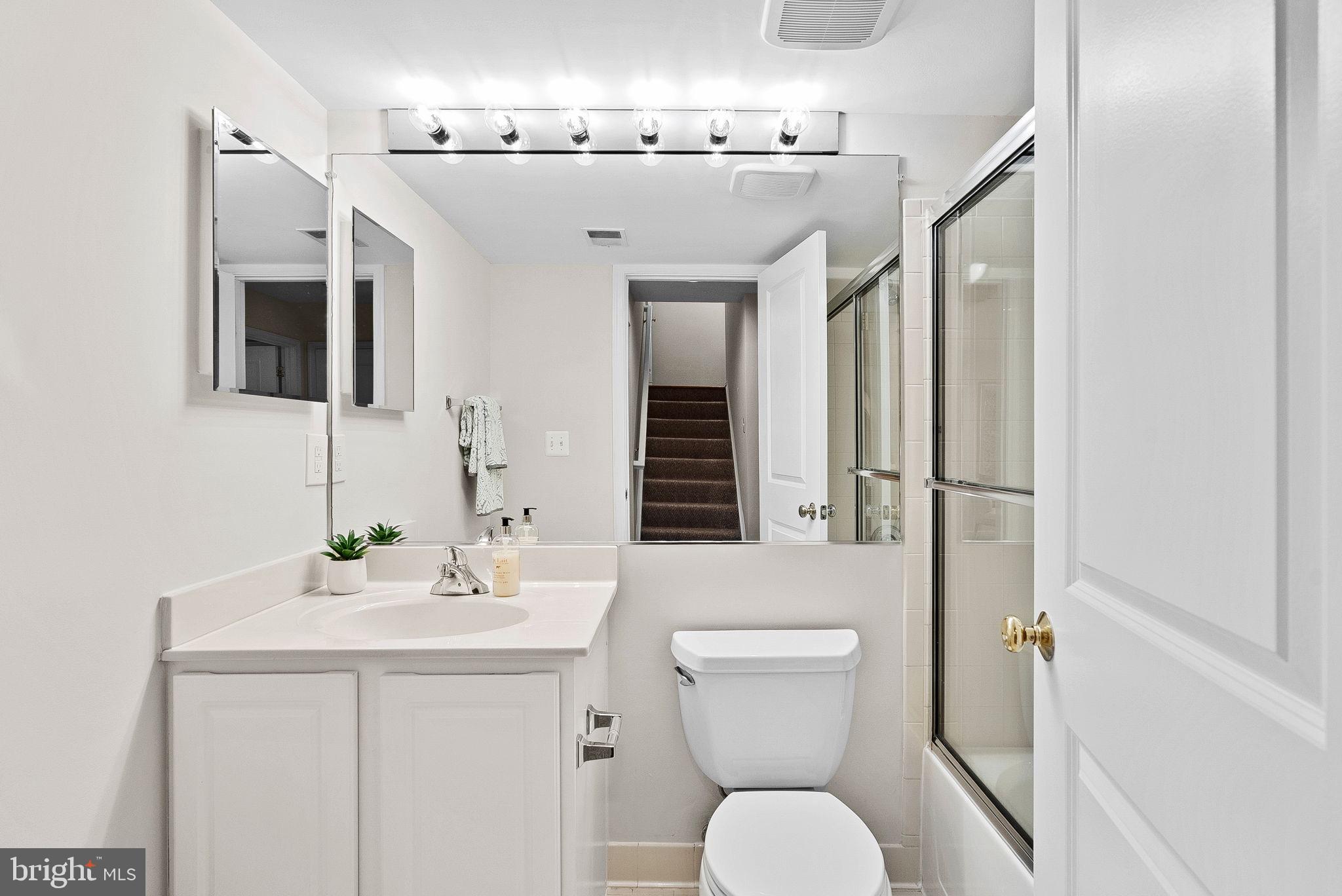 LORTON TOWN CNTR LANDBAY - Residential