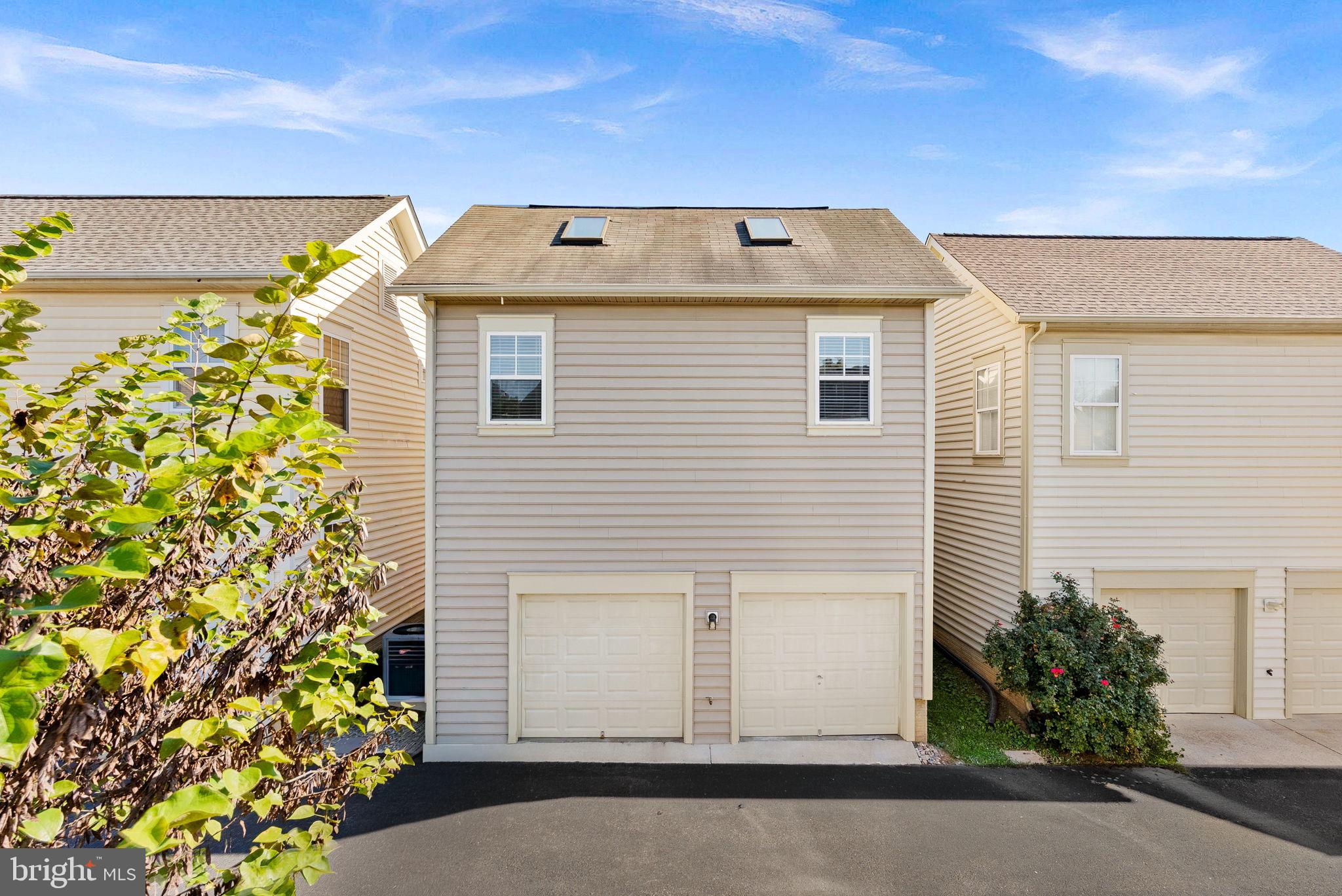 LORTON TOWN CNTR LANDBAY - Residential