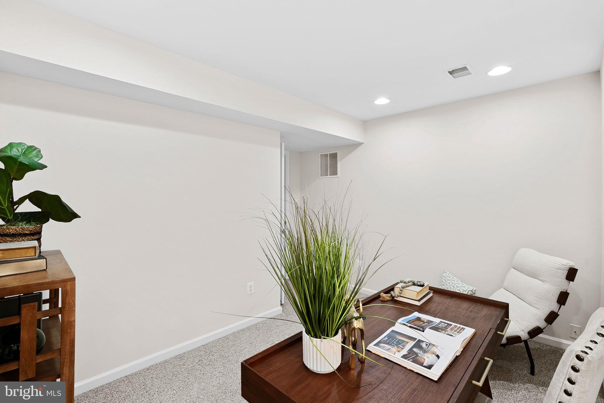 LORTON TOWN CNTR LANDBAY - Residential