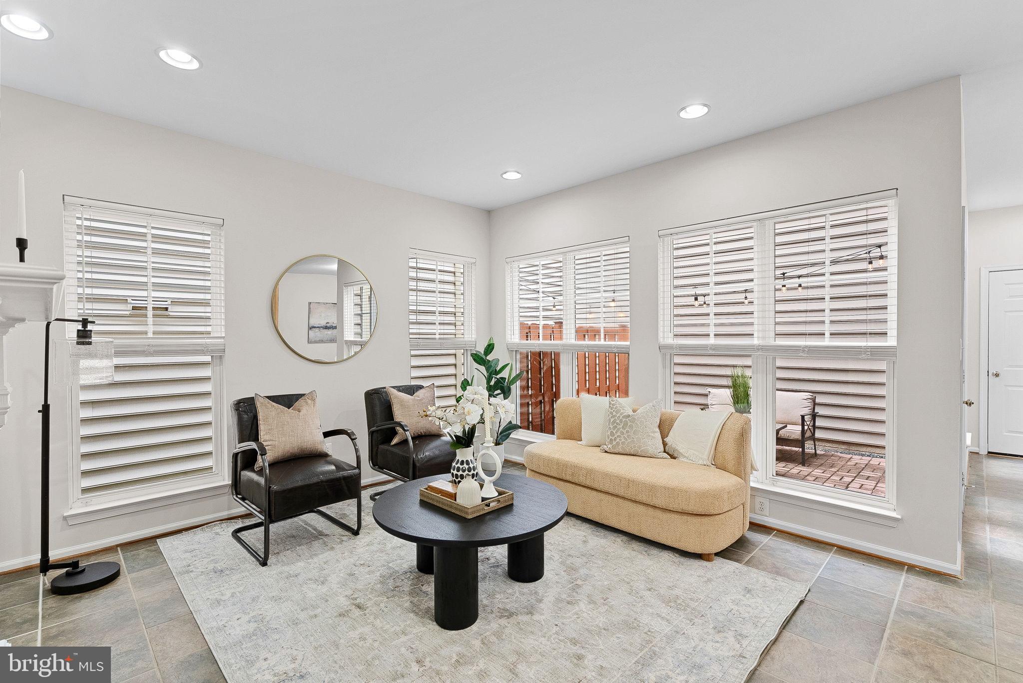 LORTON TOWN CNTR LANDBAY - Residential