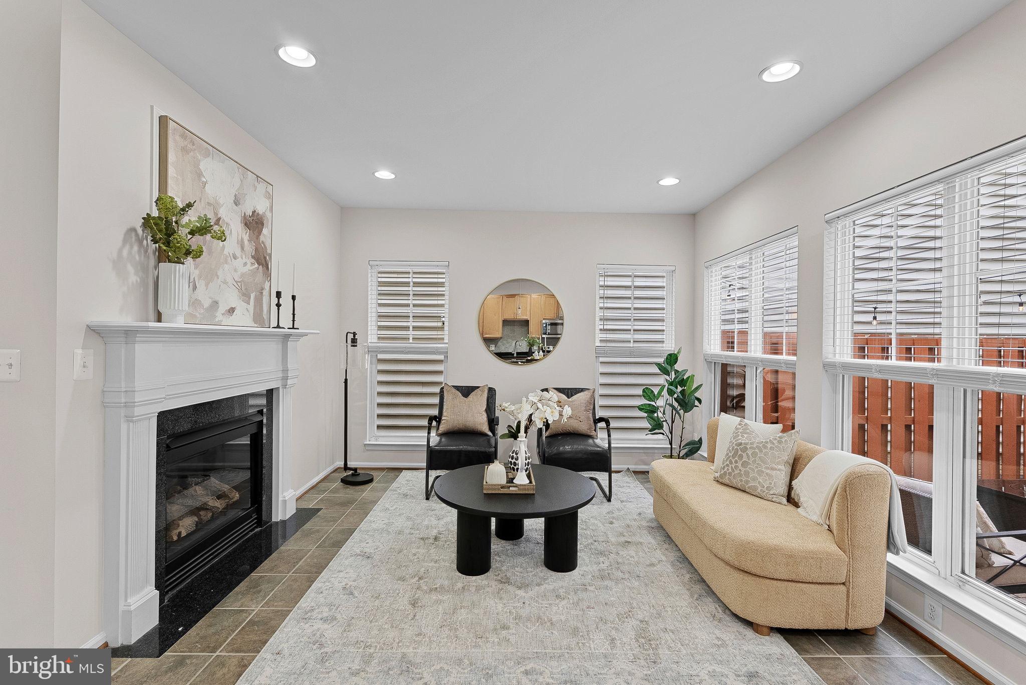 LORTON TOWN CNTR LANDBAY - Residential