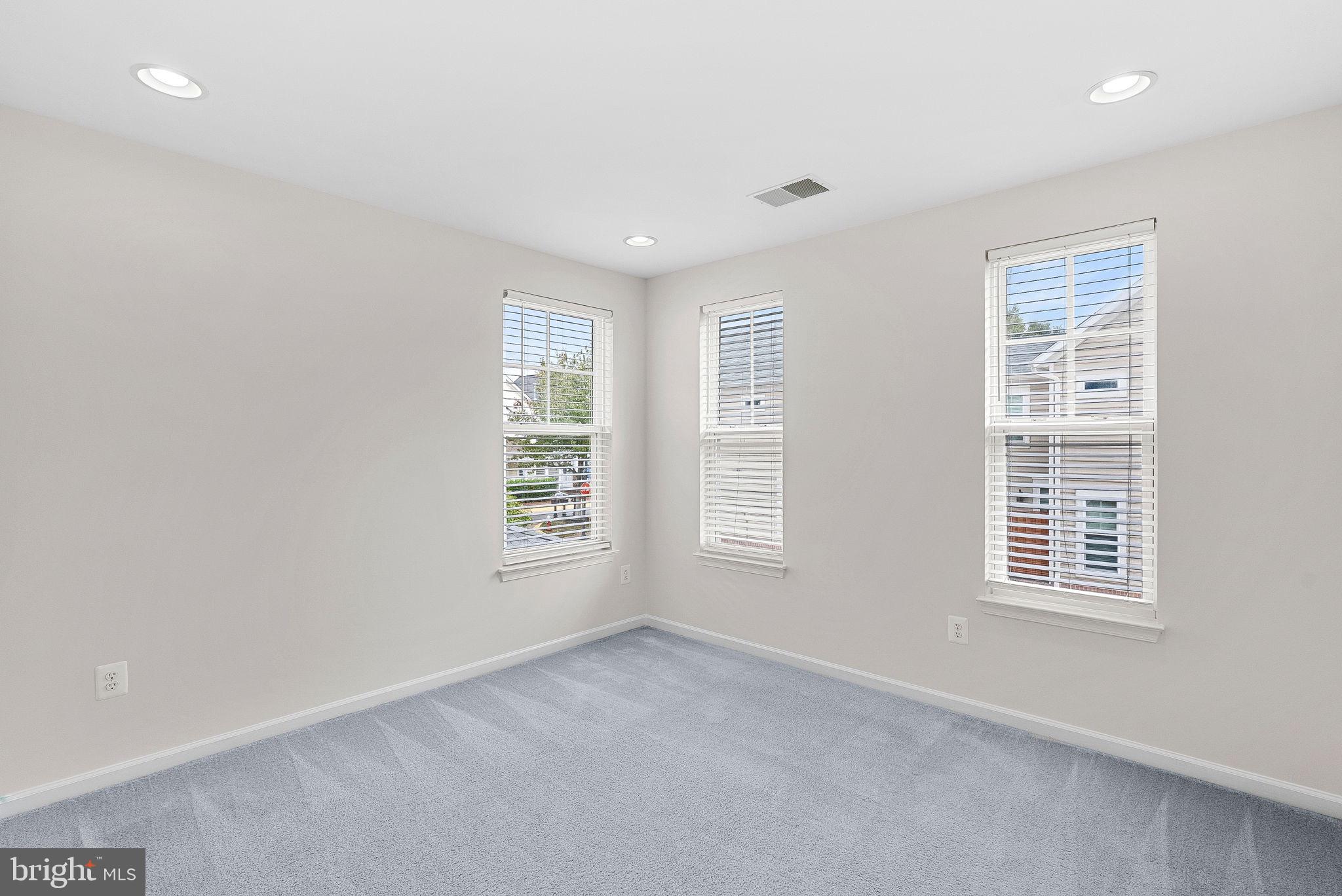 LORTON TOWN CNTR LANDBAY - Residential