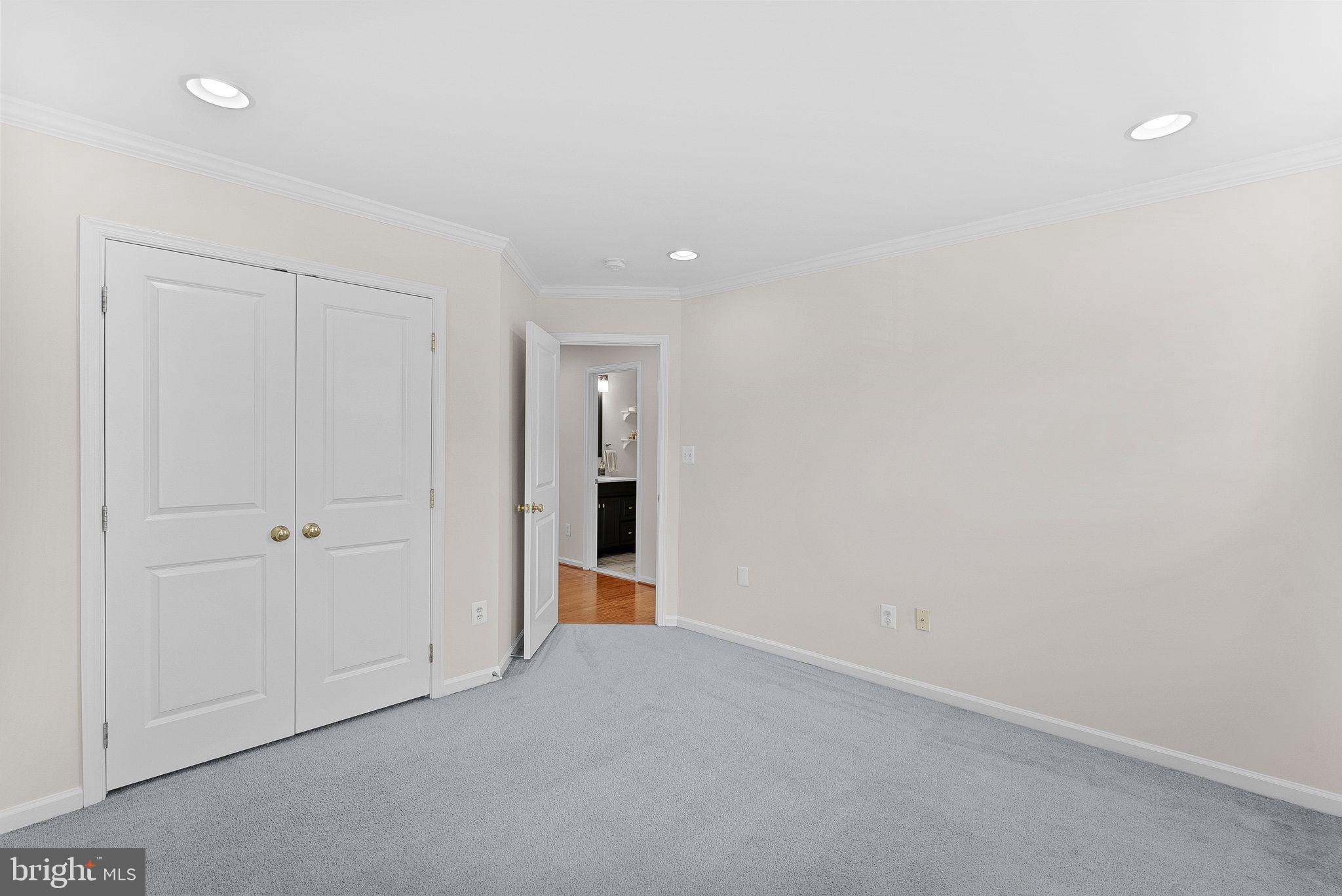 LORTON TOWN CNTR LANDBAY - Residential