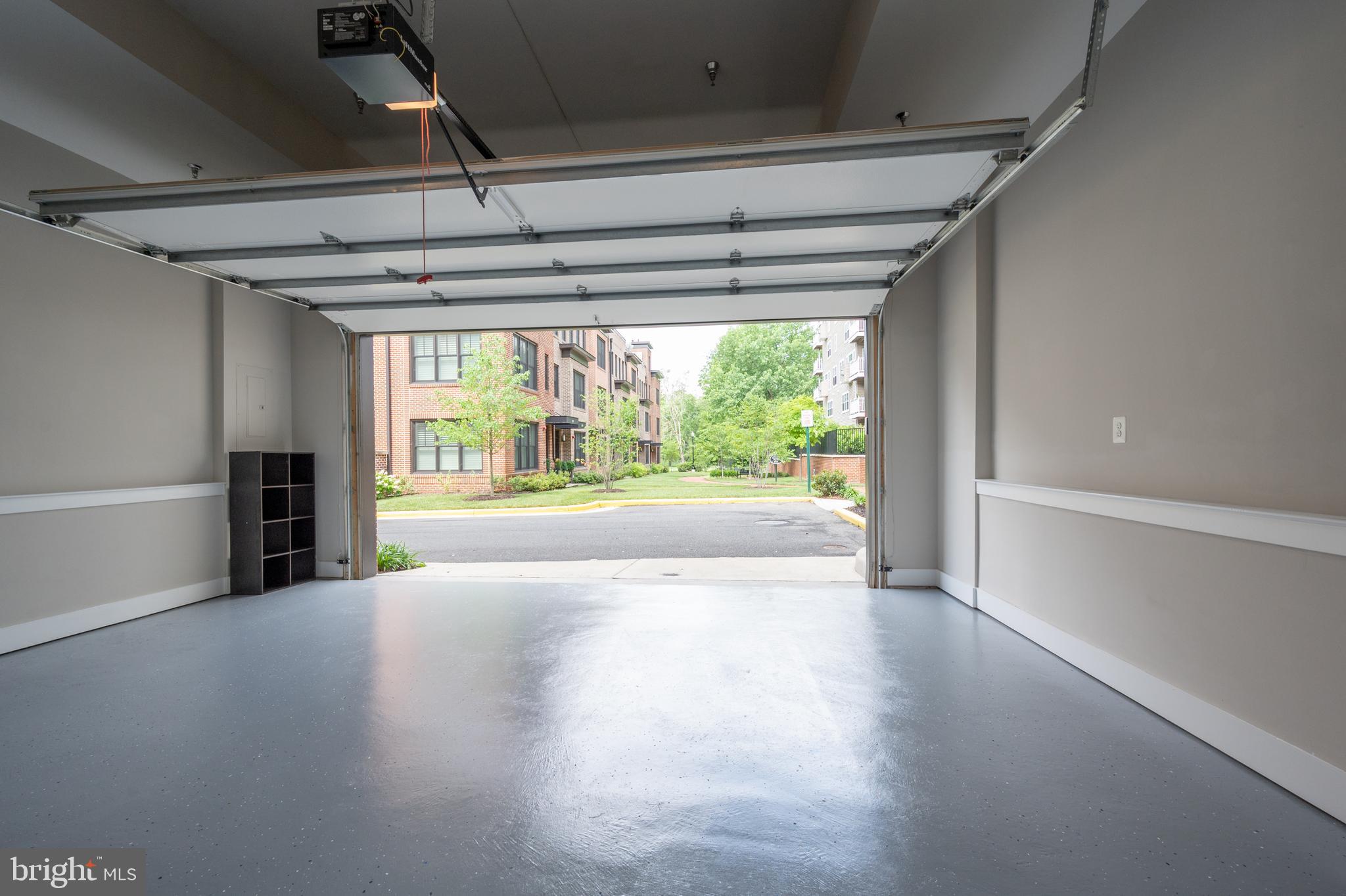 MAJESTY WEST - Residential