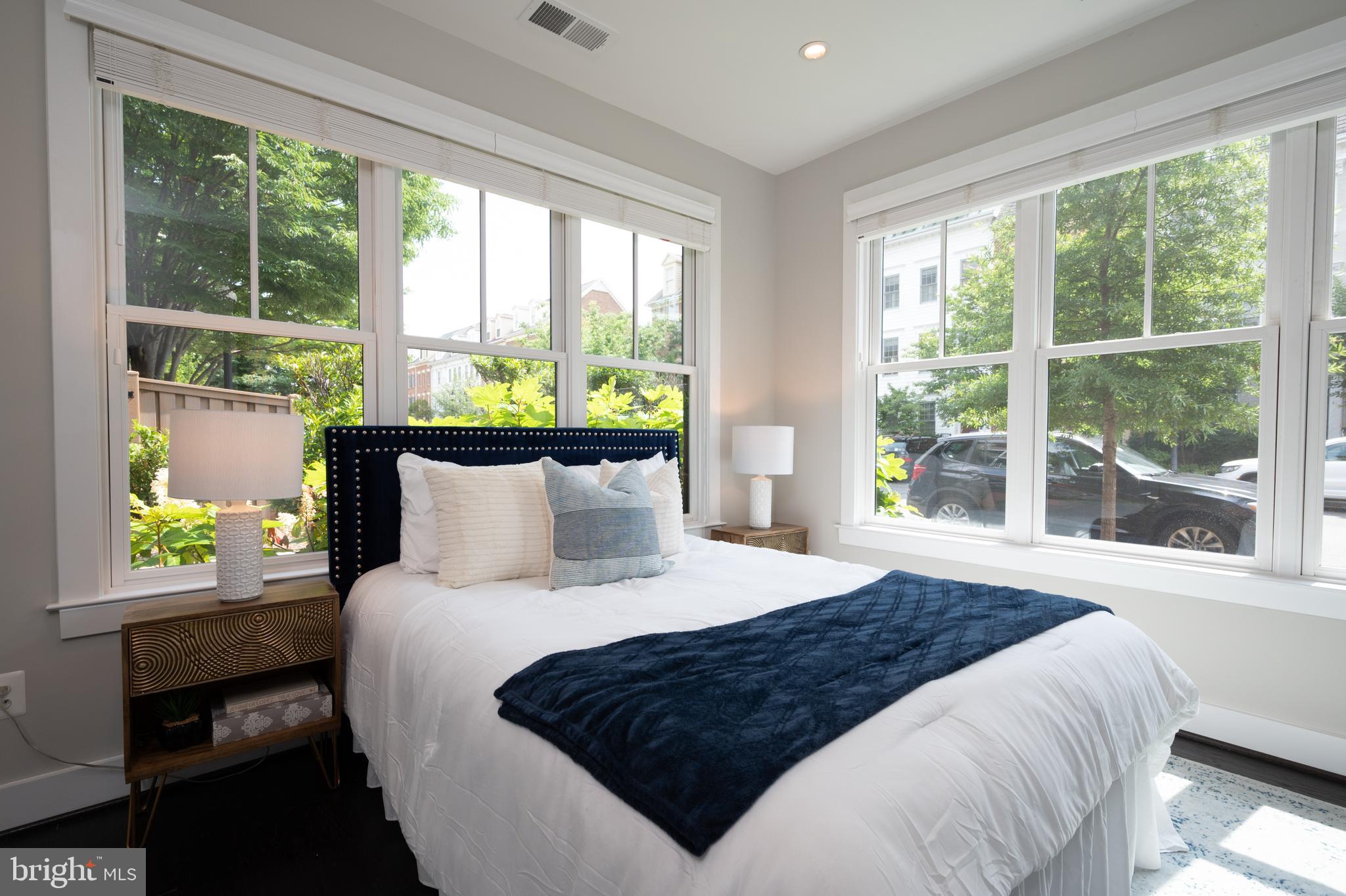 MAJESTY WEST - Residential