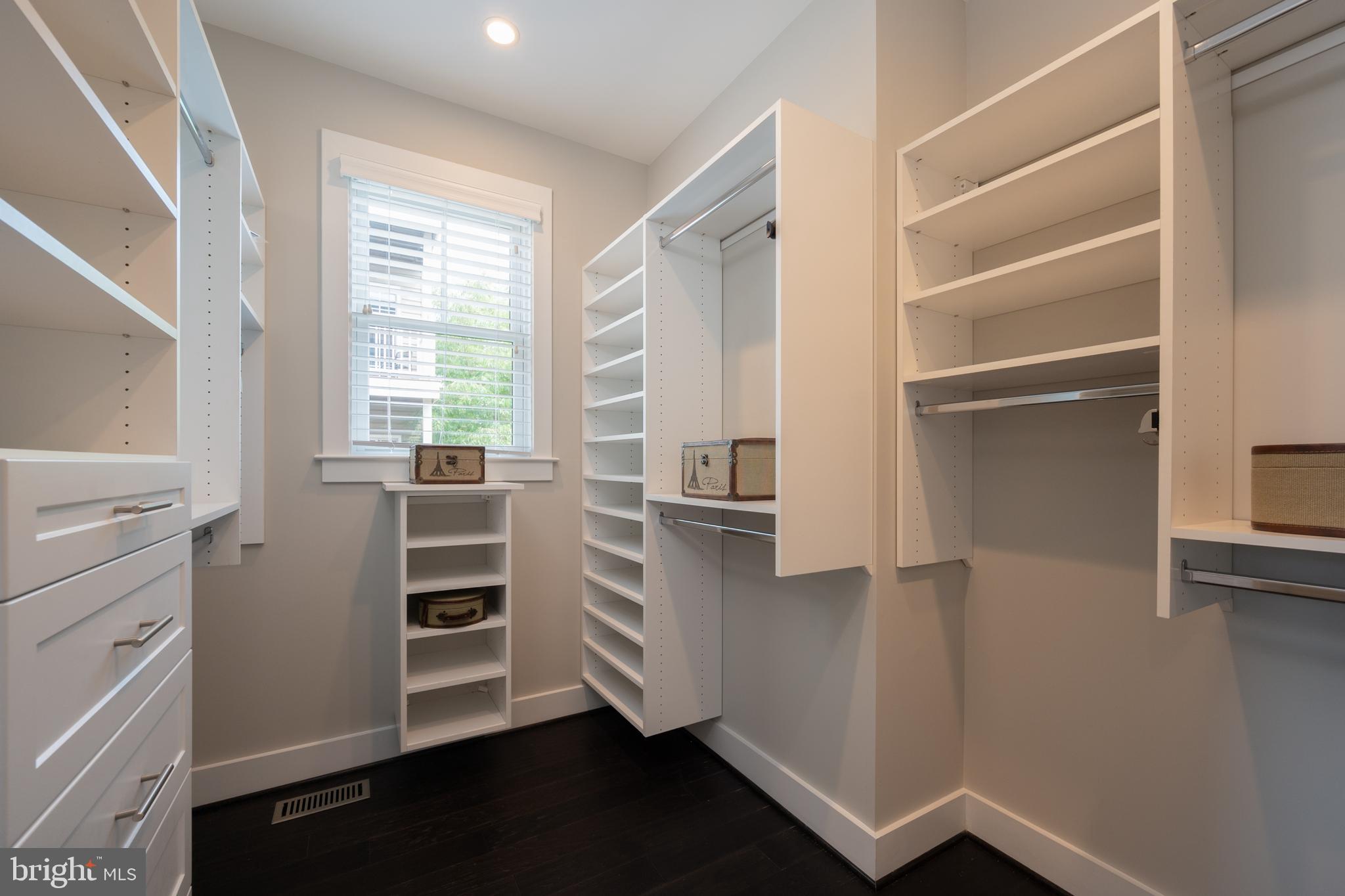 MAJESTY WEST - Residential