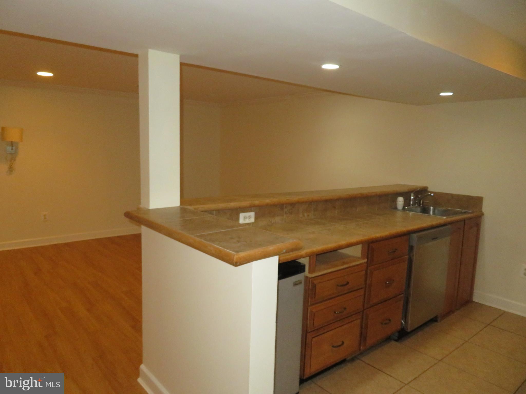 WALNUT RIDGE - Residential Lease